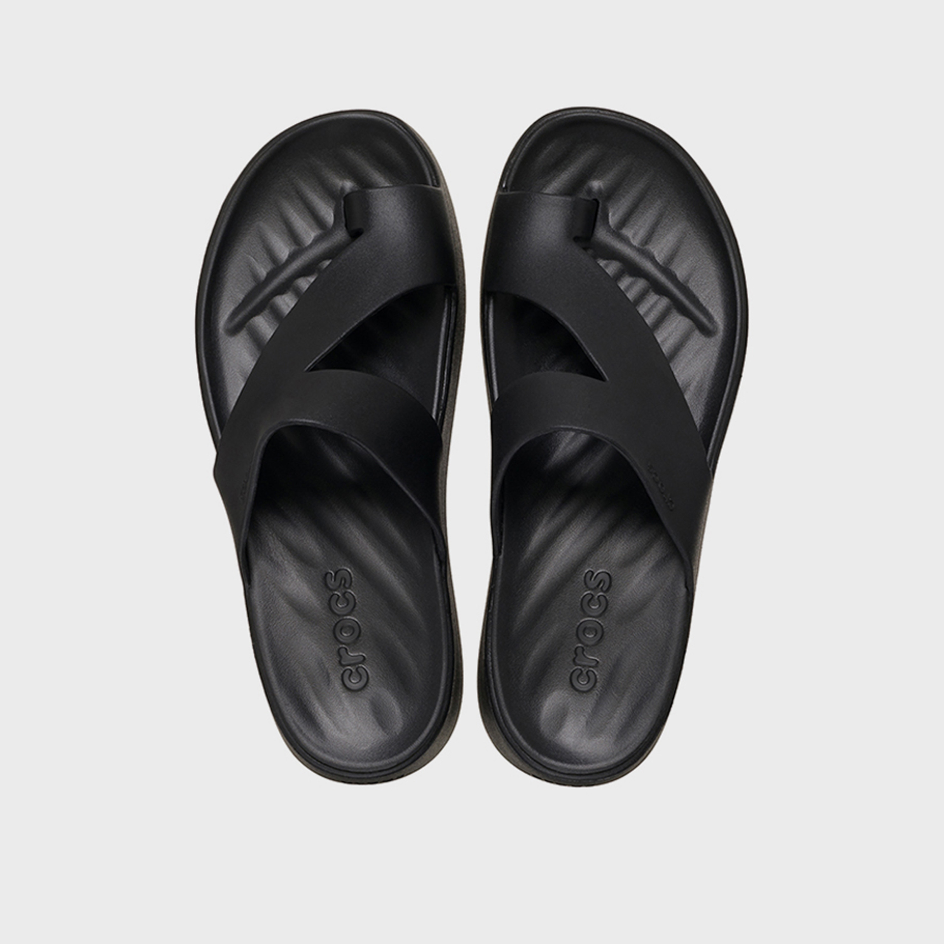 كروكس- شبشب سهل الارتداء بمقدمة مفتوحة ونعل سميك للنساء | 210834-001-women-shoes-flipflopsandslides-image-2