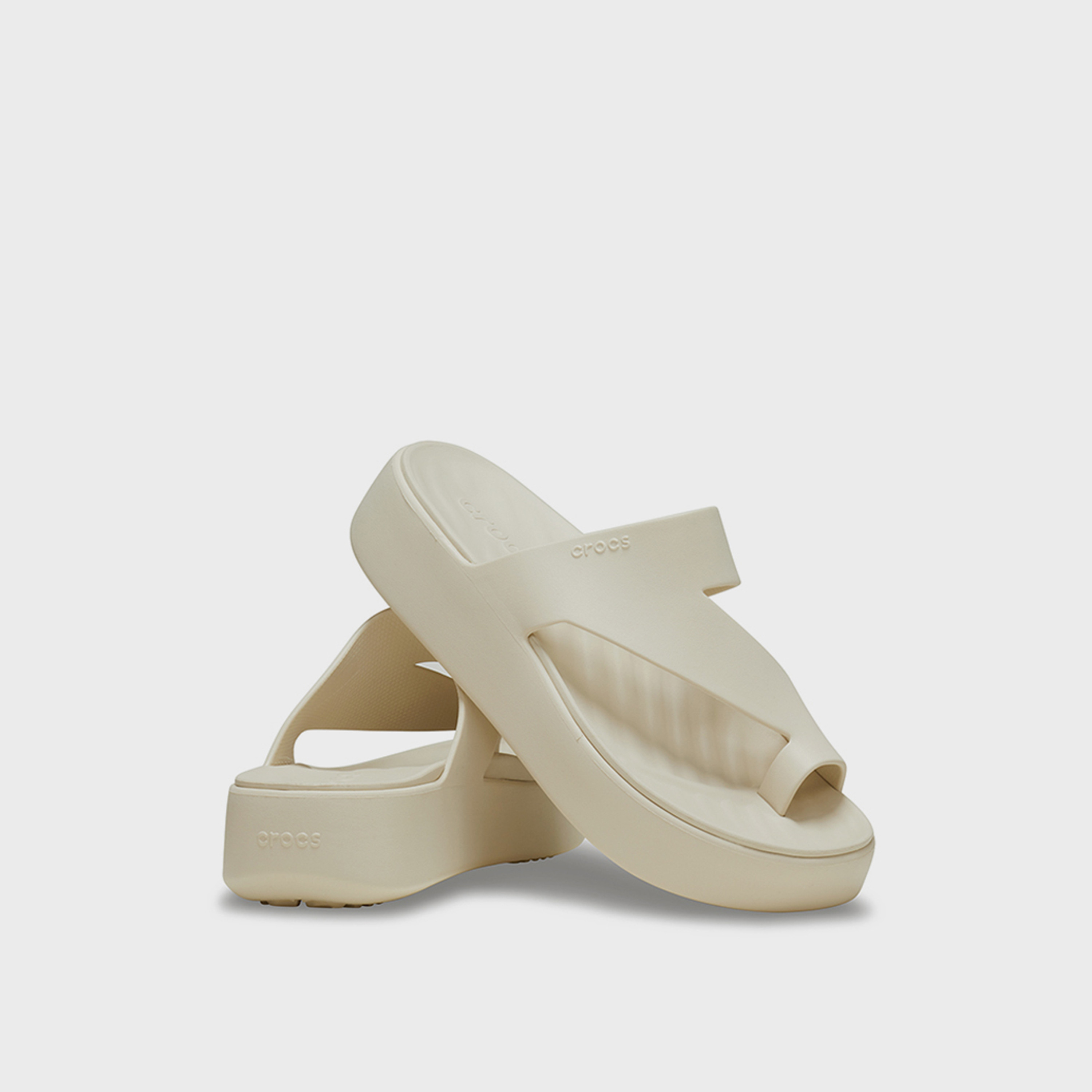 كروكس- شبشب سهل الارتداء بمقدمة مفتوحة ونعل سميك للنساء | 210834-0LH-women-shoes-flipflopsandslides-image-1