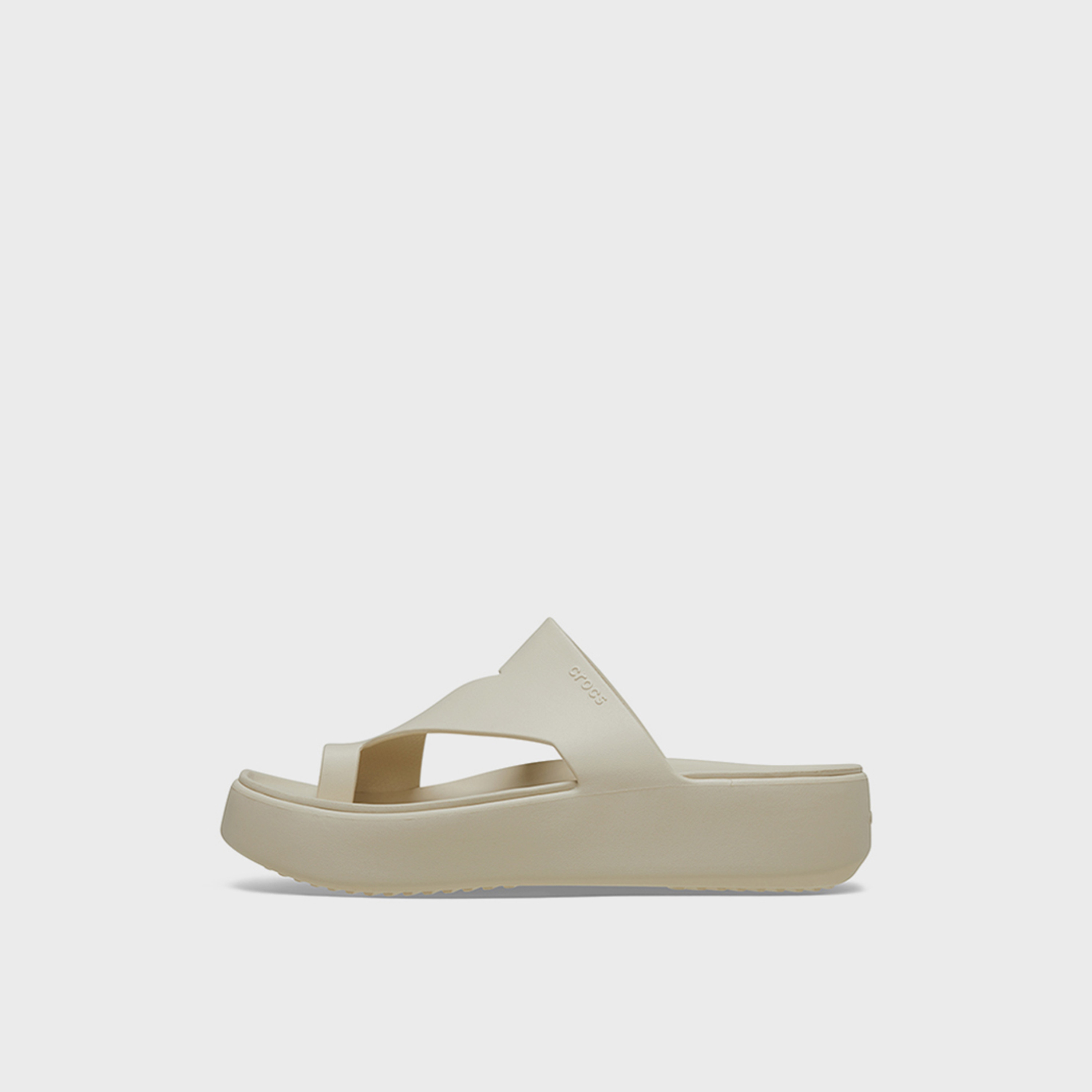 كروكس- شبشب سهل الارتداء بمقدمة مفتوحة ونعل سميك للنساء | 210834-0LH-women-shoes-flipflopsandslides-image-6