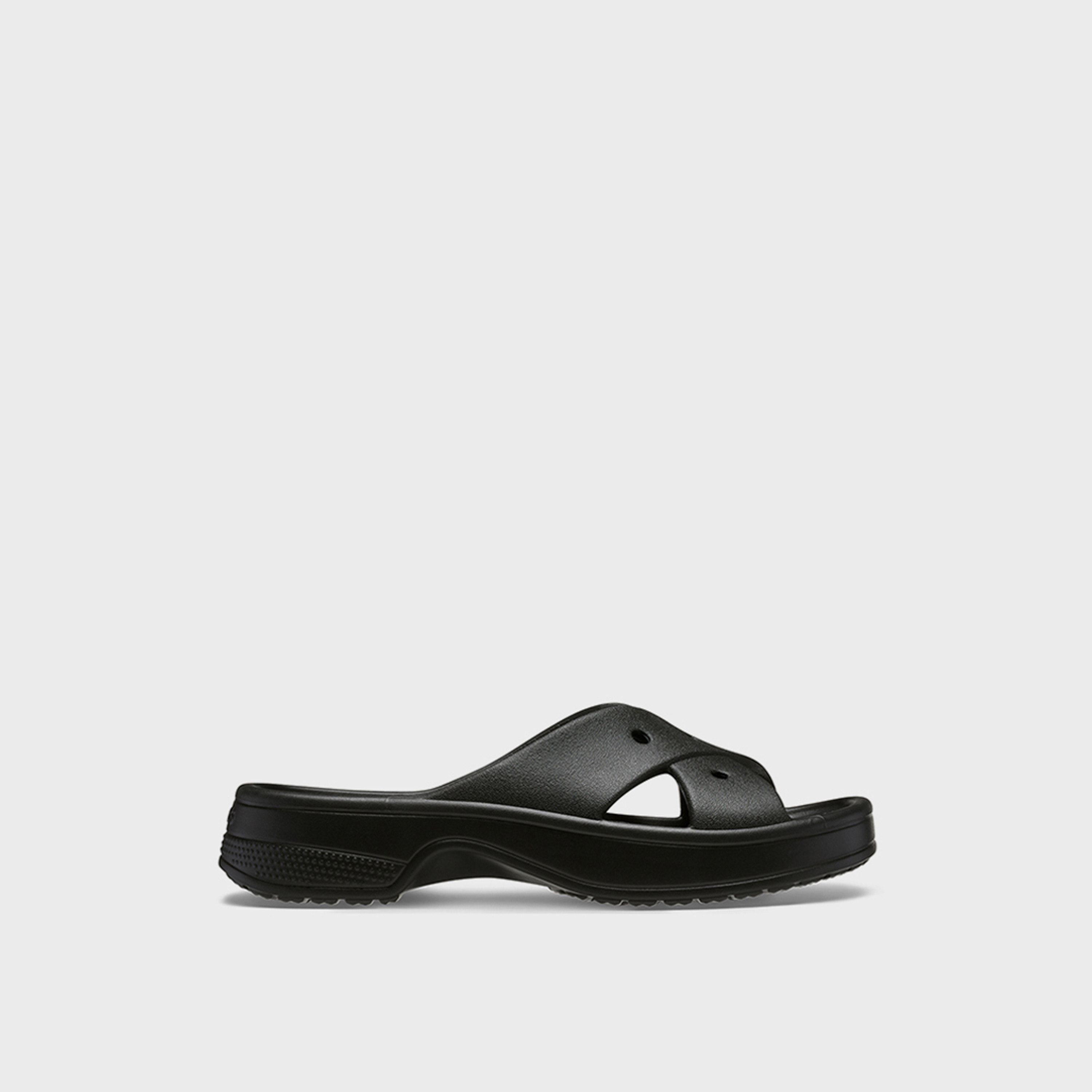 كروكس- شبشب كلاسيكي سهل الارتداء بأحزمة متقاطعة للنساء | 210840-001-women-shoes-flipflopsandslides-image-5