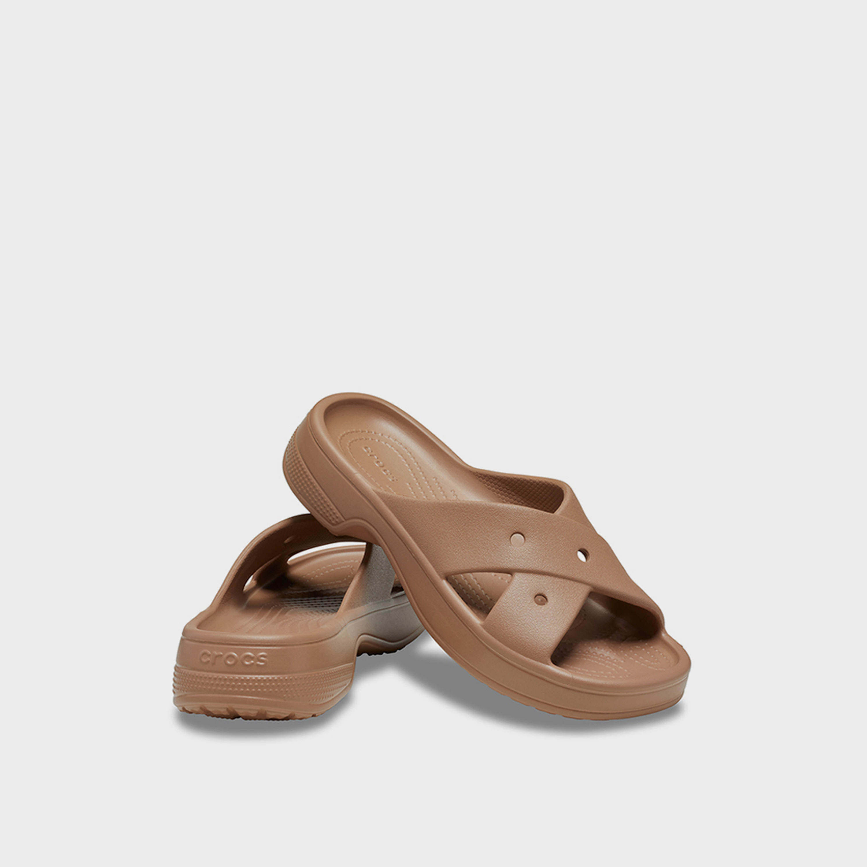 كروكس- شبشب كلاسيكي سهل الارتداء بأحزمة متقاطعة للنساء | 210840-2JJ-women-shoes-flipflopsandslides-image-1