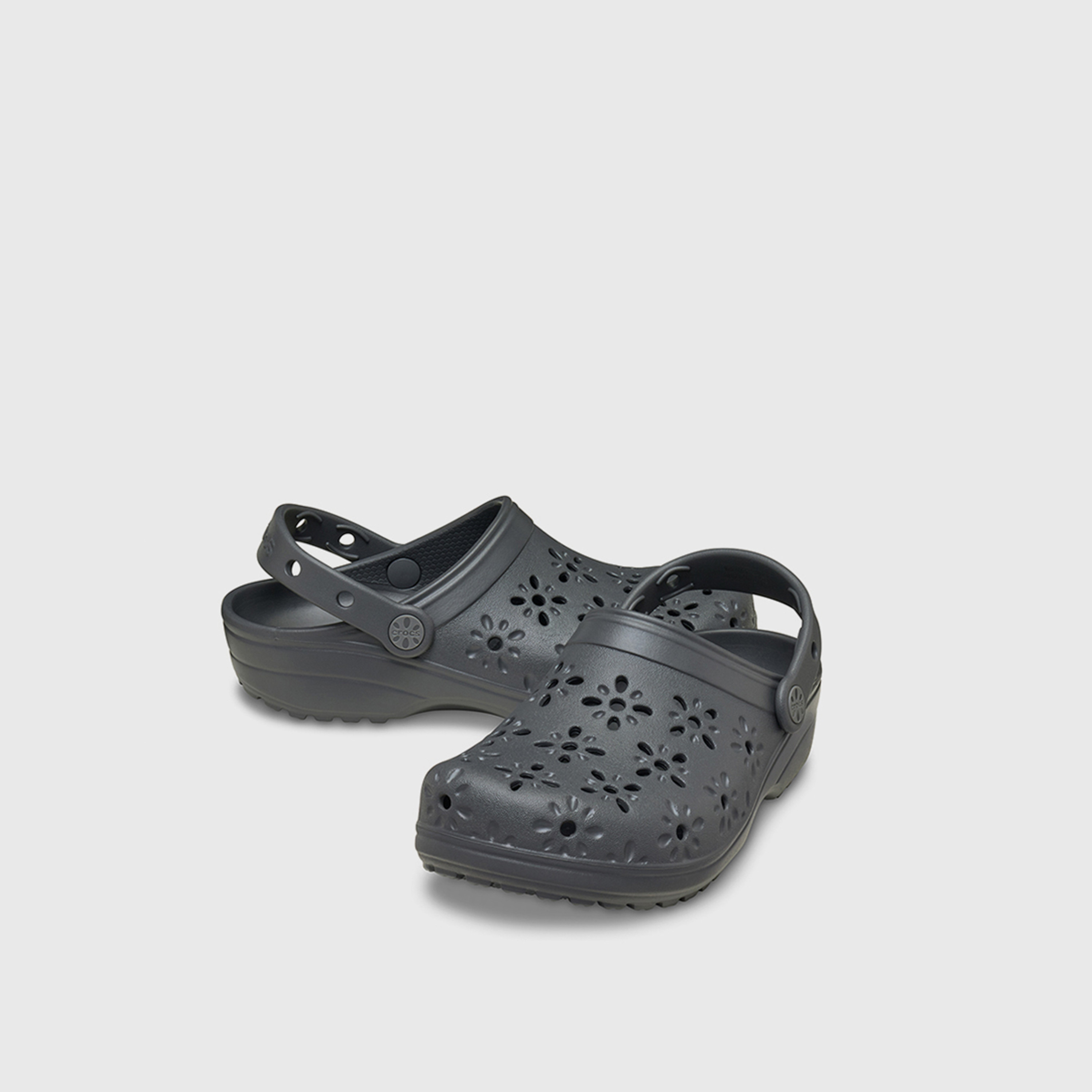 كروكس - حذاء  نسائي كلاسيكي سهل الارتداء بنقشة زهور | 210927-0LD-women-shoes-flipflopsandslides-image-1