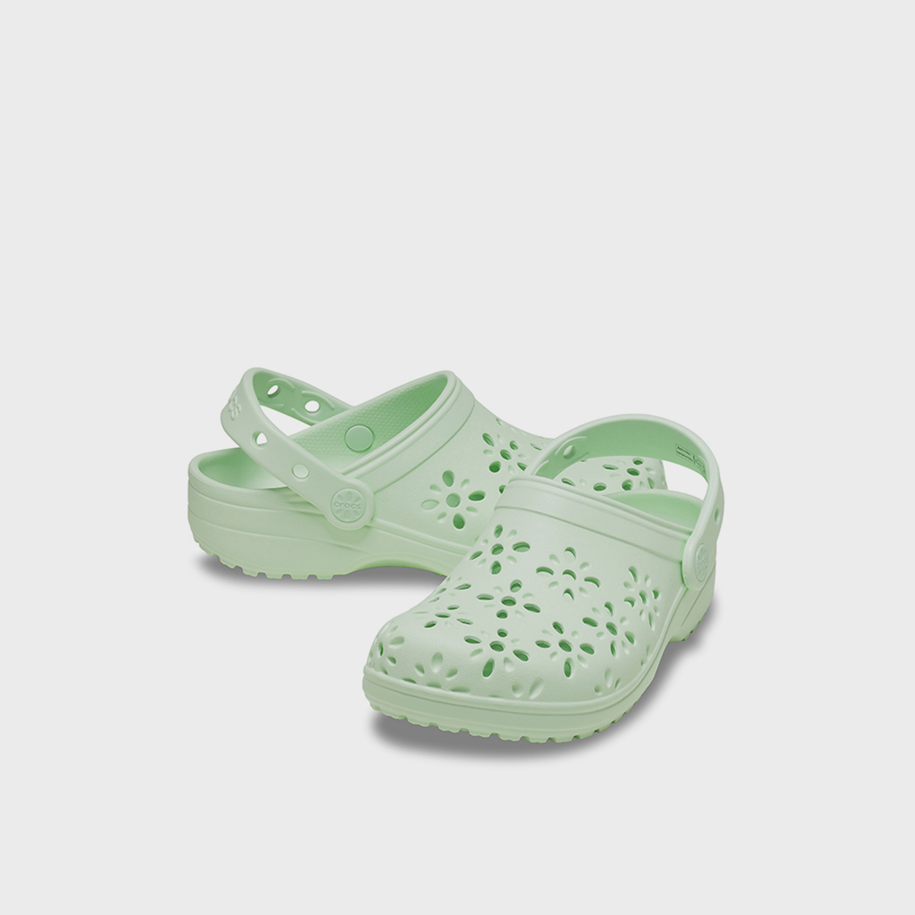 كروكس - حذاء خشبي كلاسيكي للأطفال سهل الارتداء بتصميم زهور مقصوصة | 210943-3YH-boys-shoes-flipflopsandslides-image-1