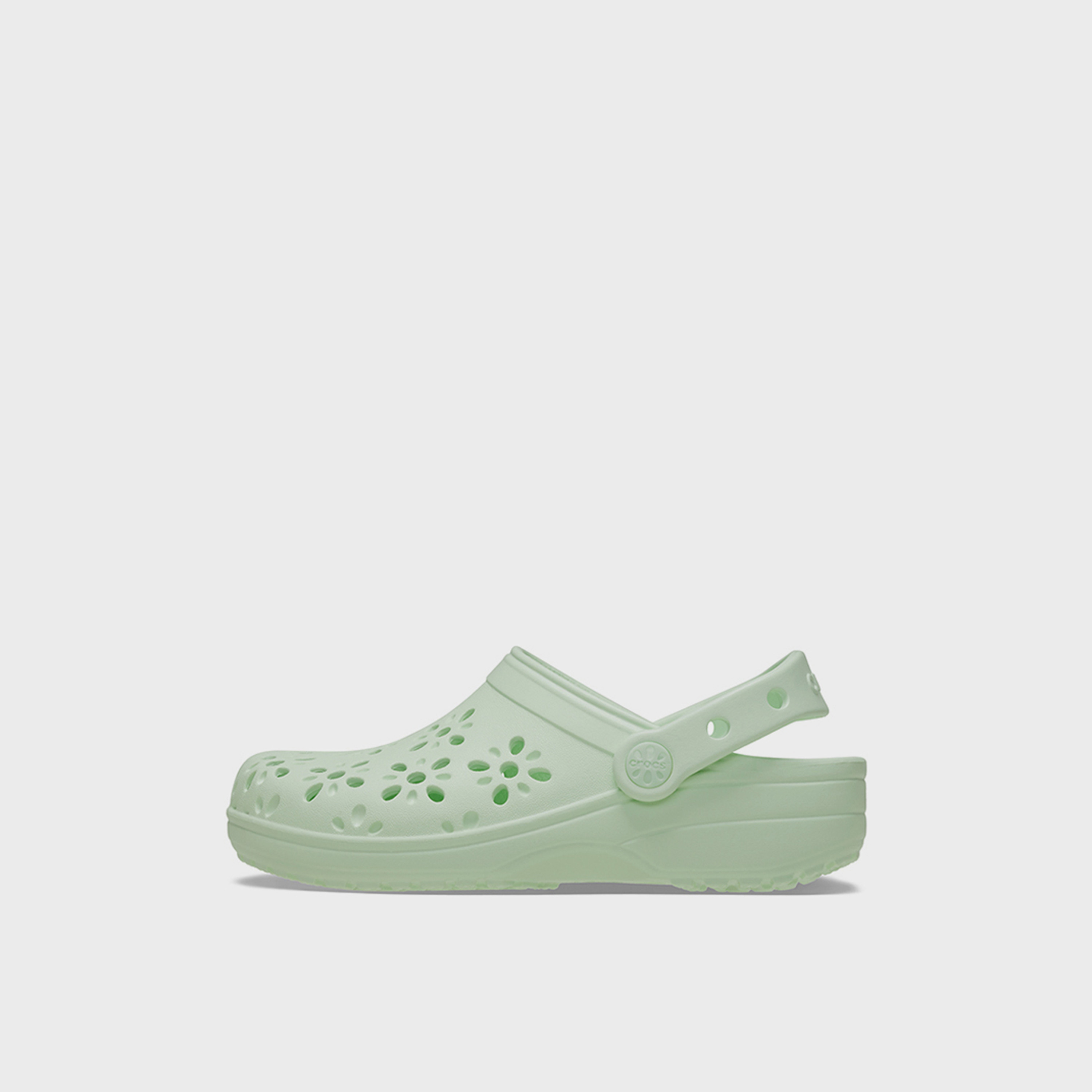 كروكس - حذاء خشبي كلاسيكي للأطفال سهل الارتداء بتصميم زهور مقصوصة | 210943-3YH-boys-shoes-flipflopsandslides-image-2
