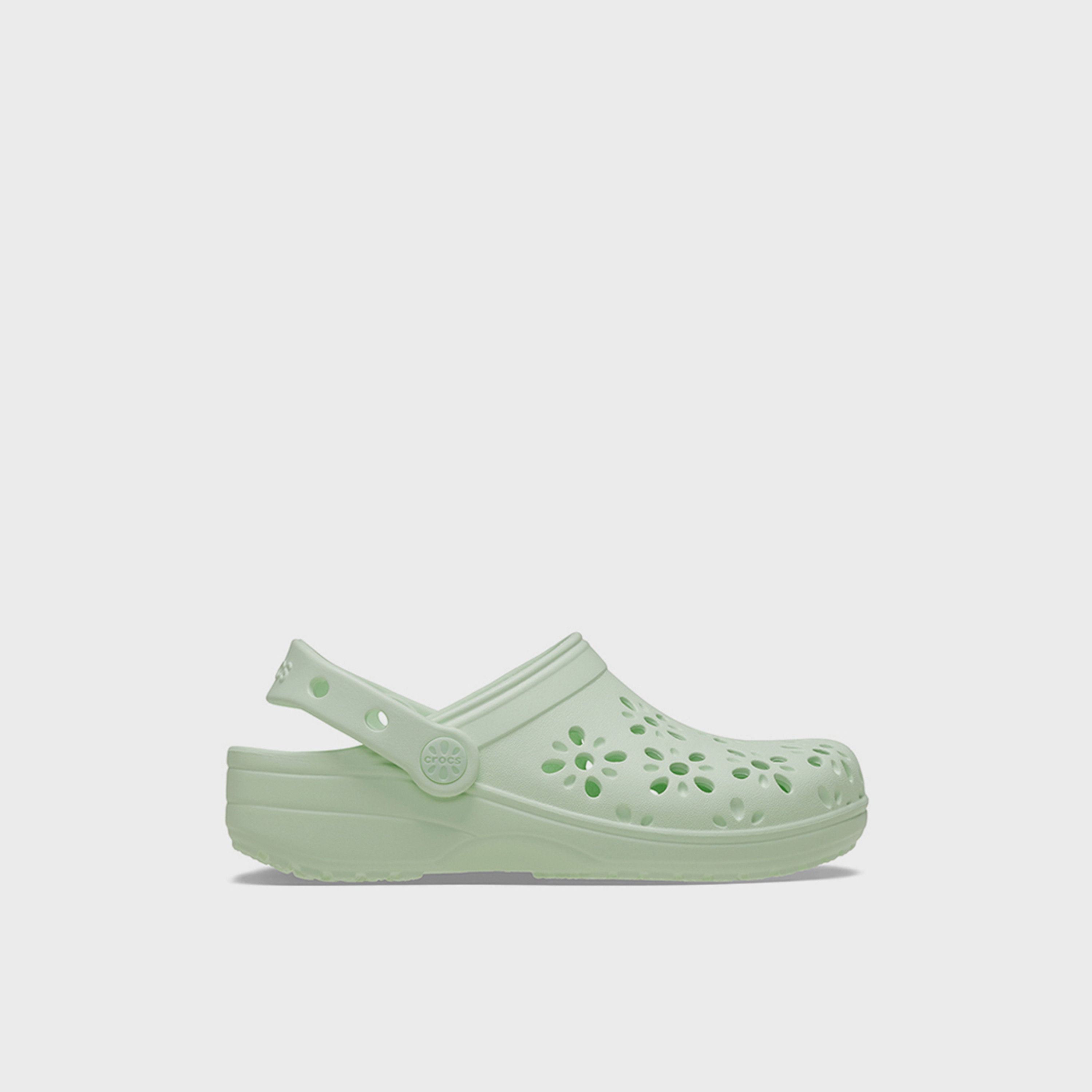 كروكس - حذاء خشبي كلاسيكي للأطفال سهل الارتداء بتصميم زهور مقصوصة | 210943-3YH-boys-shoes-flipflopsandslides-image-3
