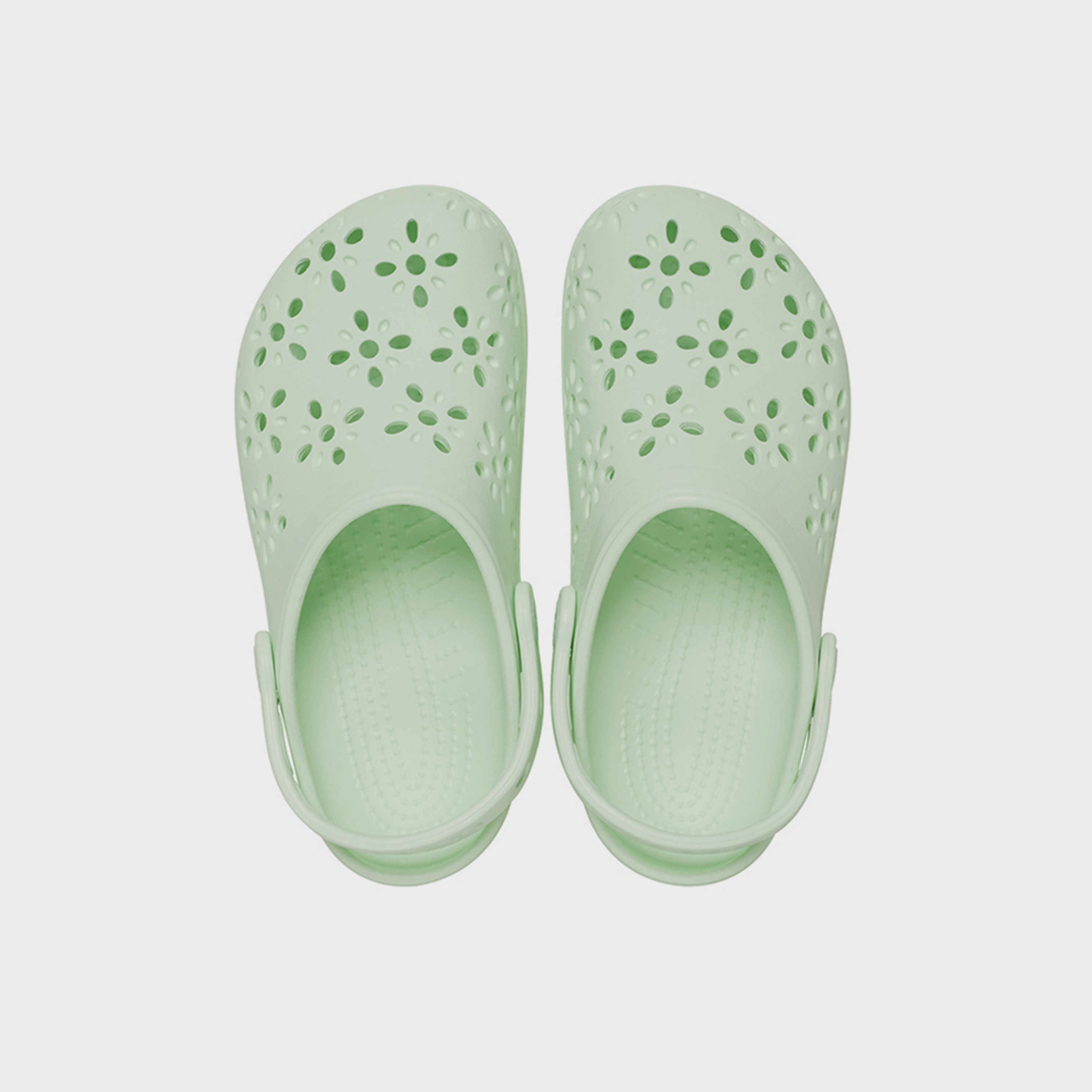 كروكس - حذاء خشبي كلاسيكي للأطفال سهل الارتداء بتصميم زهور مقصوصة | 210943-3YH-boys-shoes-flipflopsandslides-image-4