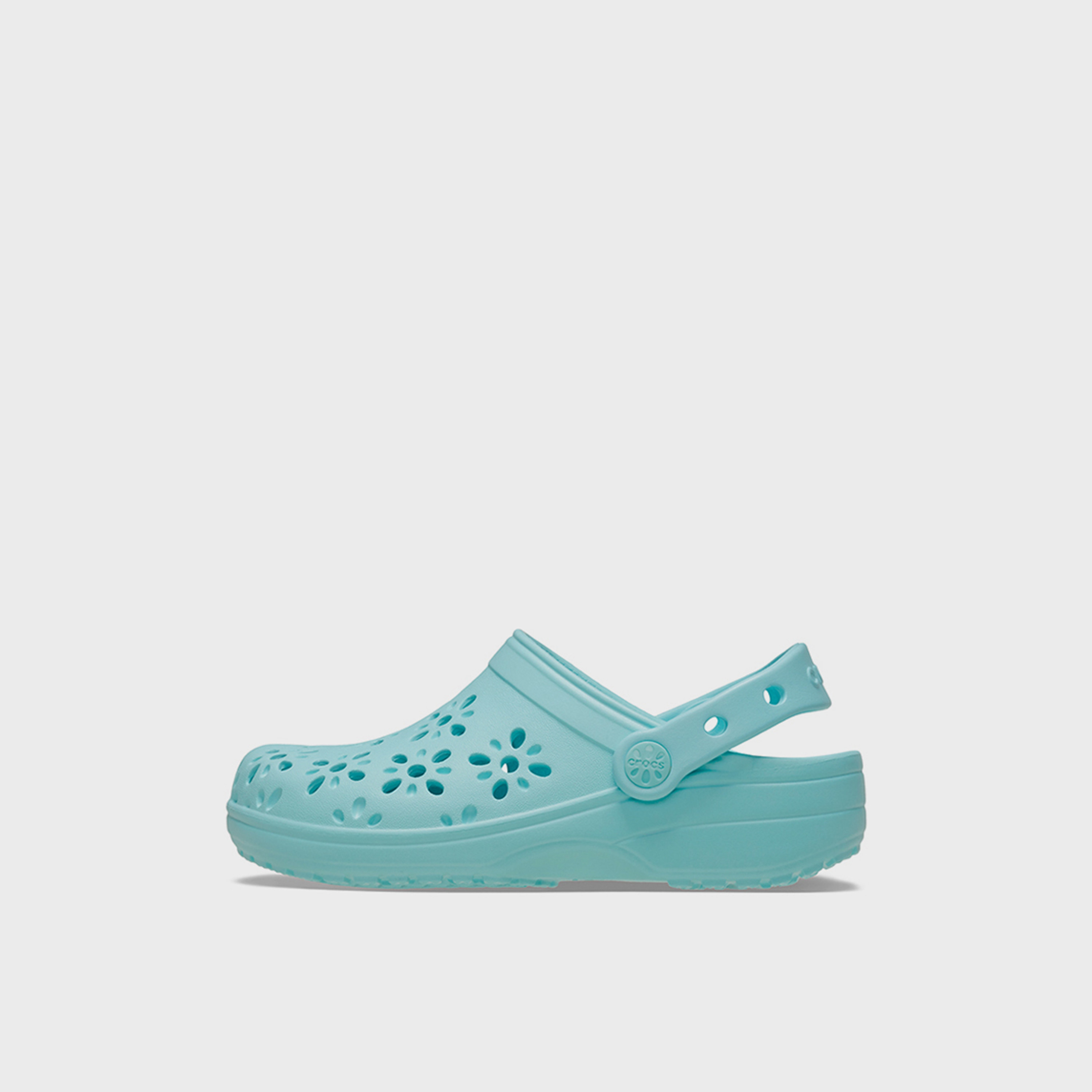 كروكس - حذاء أطفال سهل الارتداء بتصميم كلاسيكي مزين بالزهور | 210943-4PD-boys-shoes-flipflopsandslides-image-2