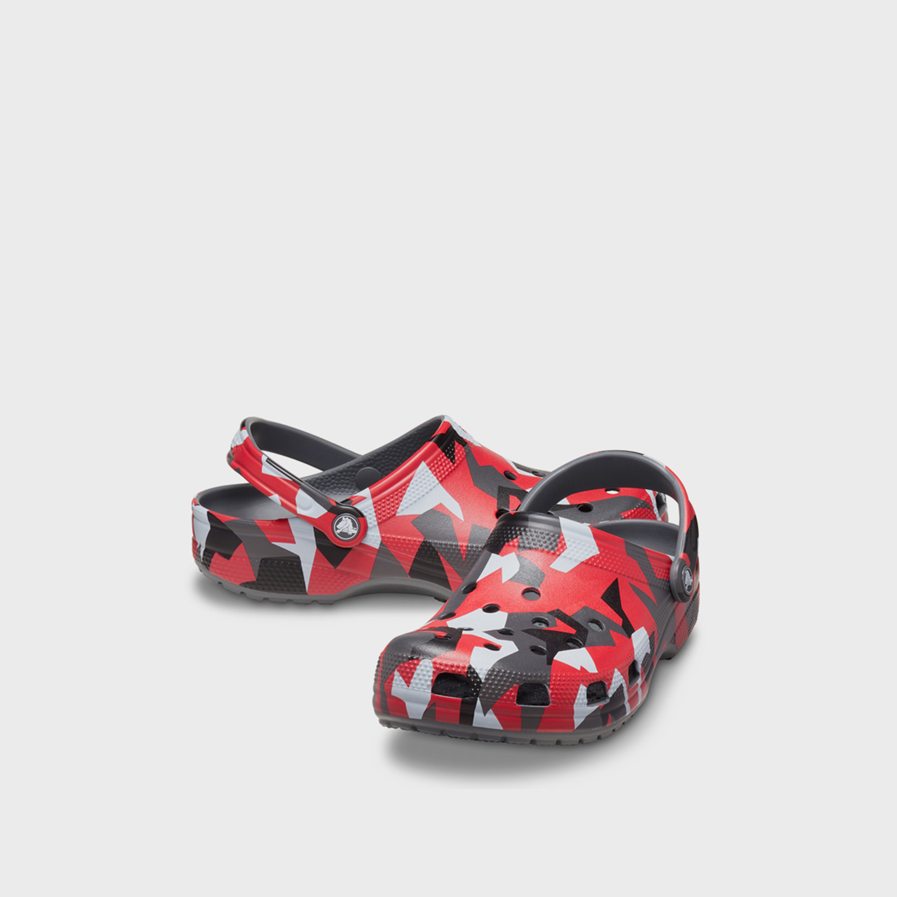 كروكس- شبشب جيو مموّه سهل الارتداء للجنسين | 211009-0IE-women-shoes-flipflopsandslides-image-1