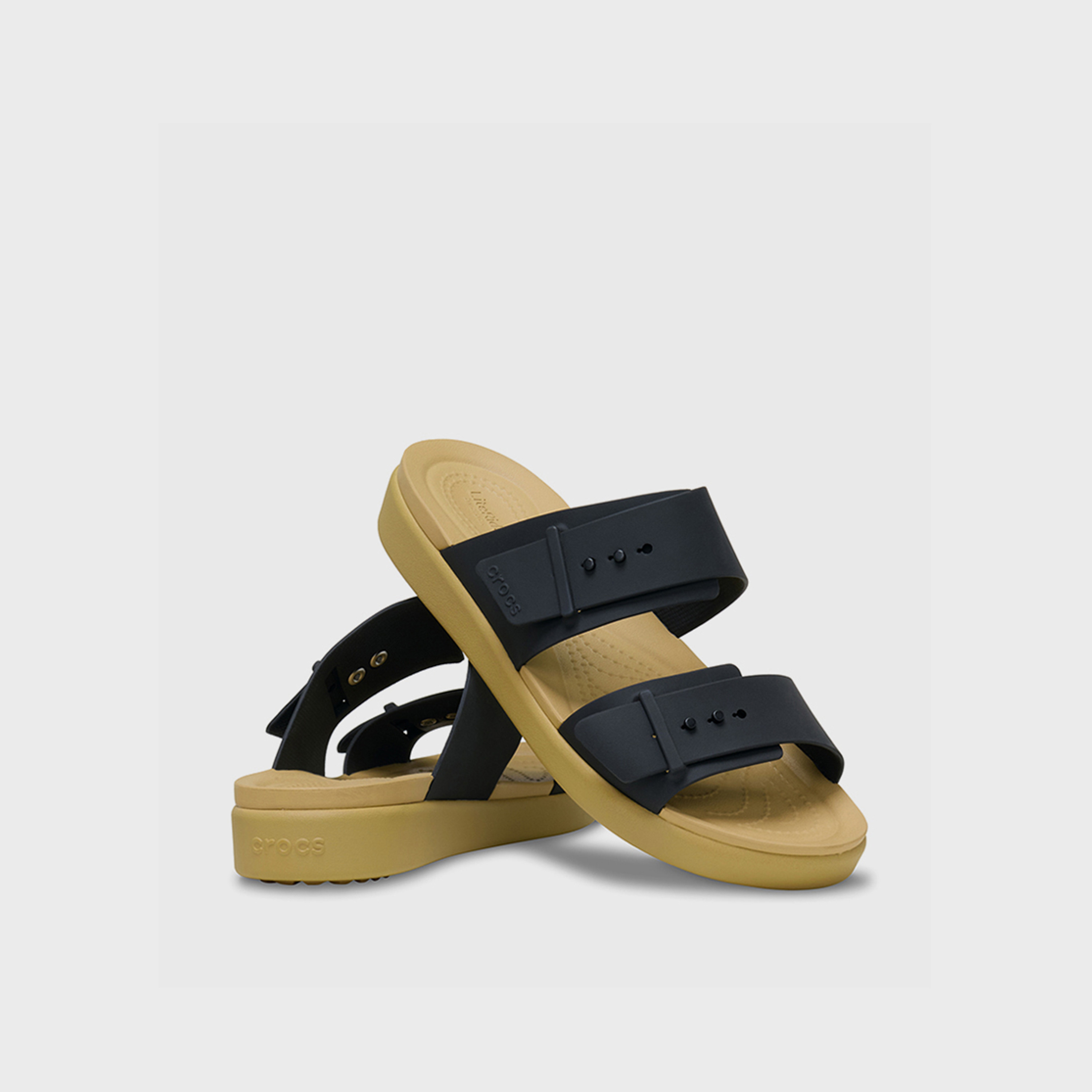 كروكس - صندل نبروكلين سائي سهل الارتداء بإبزيم | 211215-00W-women-shoes-sandals-flats-image-1