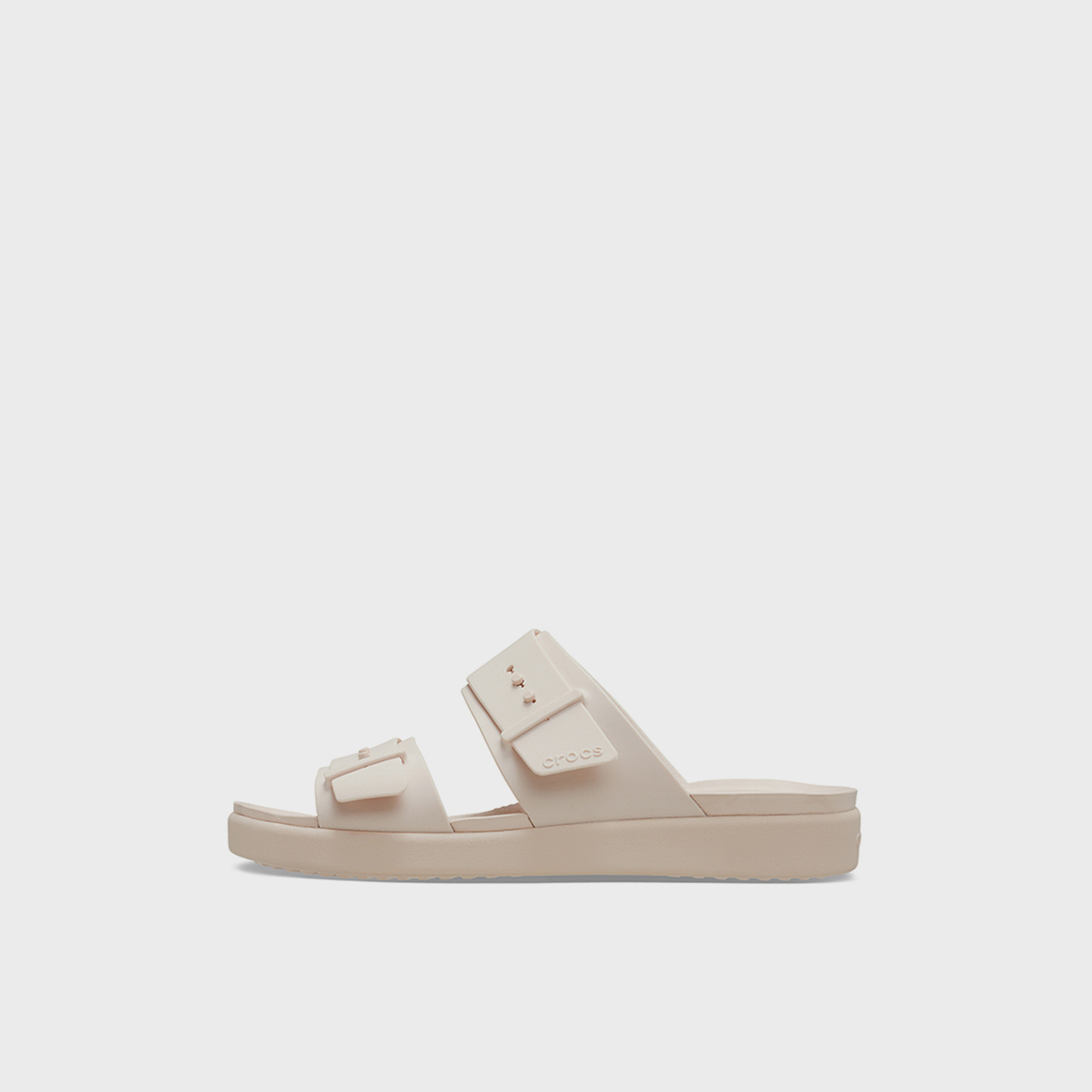 كروكس - صندل بروكلين نسائي سهل الارتداء بإبزيم | 211215-6UR-women-shoes-sandals-flats-image-2