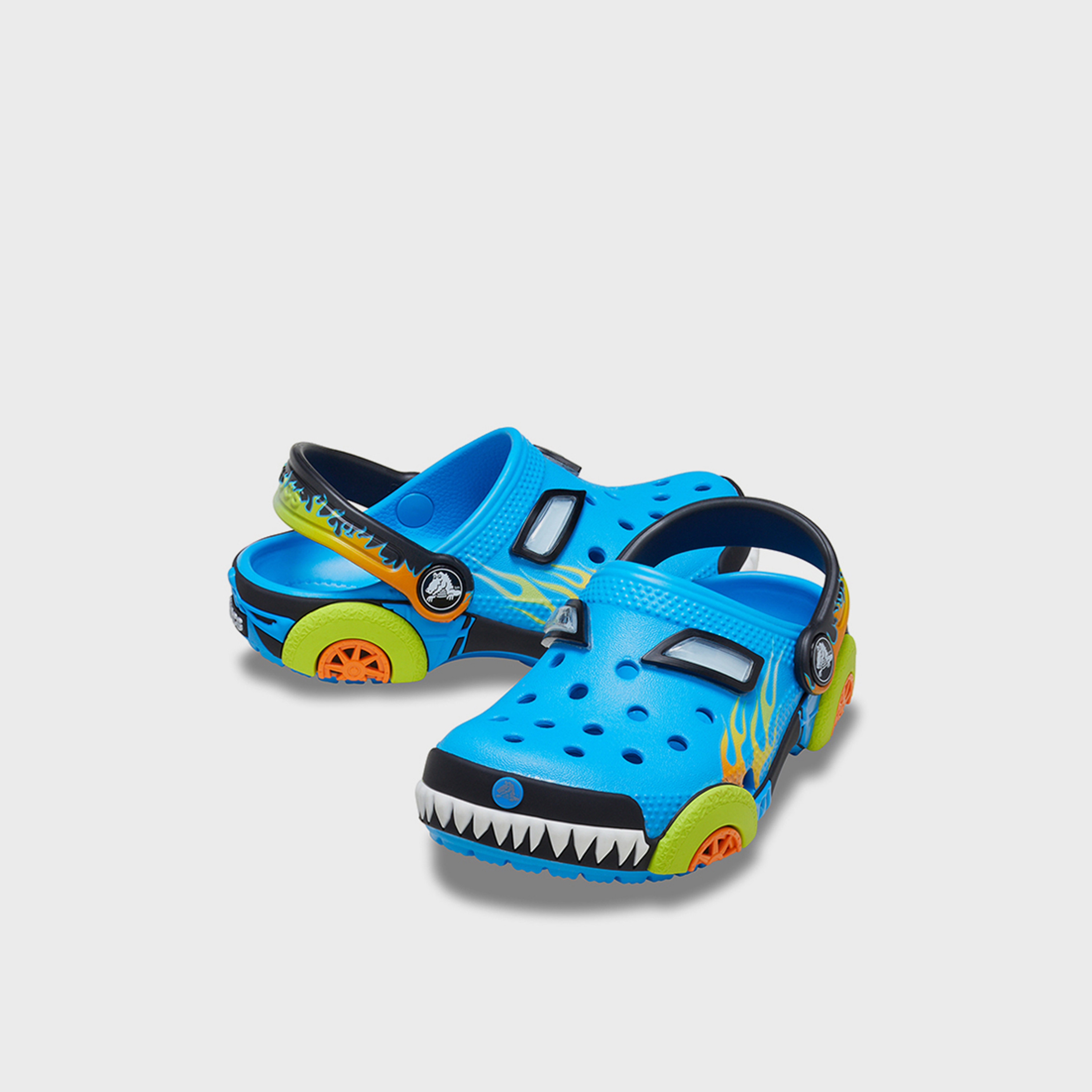 كروكس - حذاء أطفال سهل الارتداء بتصميم كلاسيكي مستوحى من شاحنات الوحش | 211305-4OS-boys-shoes-flipflopsandslides-image-1
