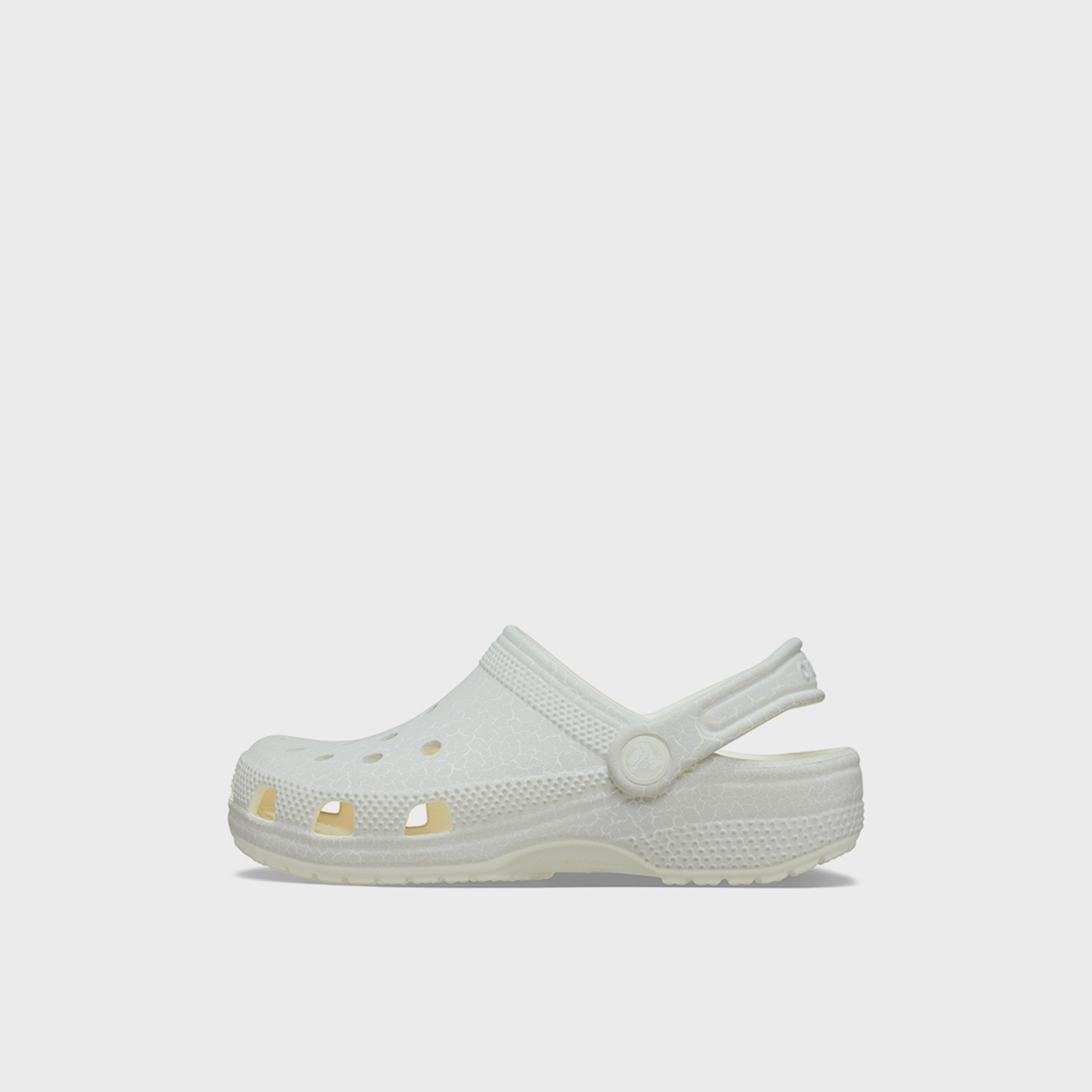 كروكس - حذاء كلوغ كلاسيكي لامع للبنات سهل الارتداء | 211600-3AX-girls-shoes-flipflopsandslides-image-2
