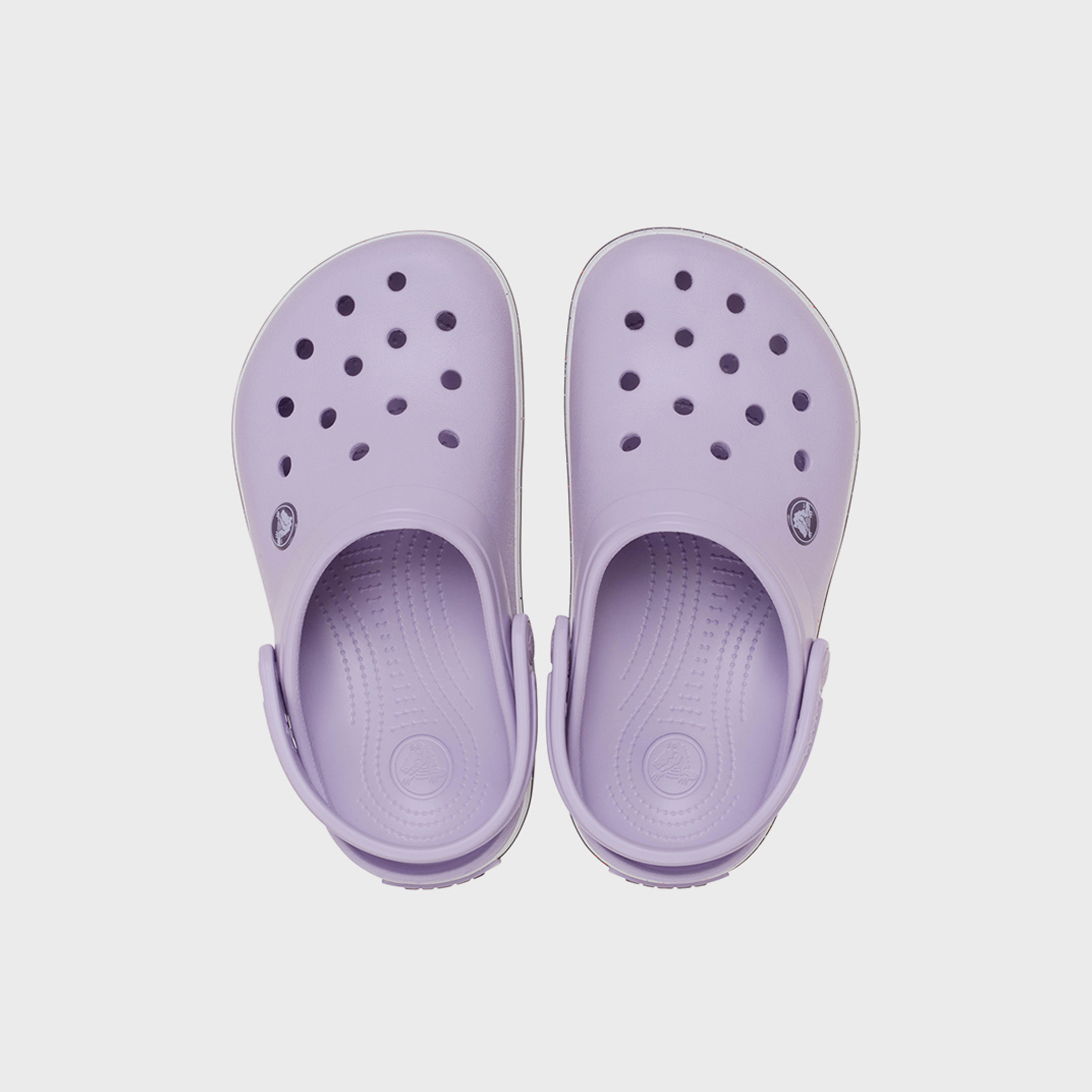 كروكس - حذاء قبقاب للبنات حزام خلفي وشريط منقط | 211646-530-girls-shoes-flipflopsandslides-image-2