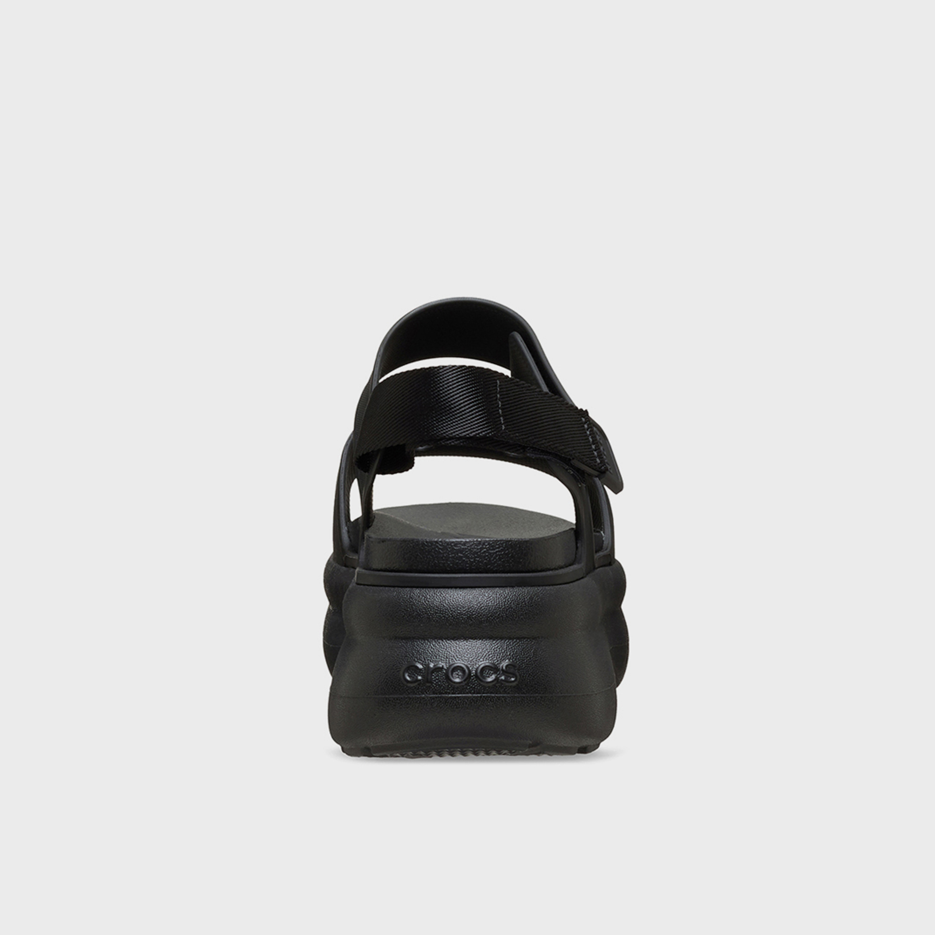 كروكس - صندل نسائي سوهو فلاتفورم بشريط لاصق | 211755-001-women-shoes-sandals-flats-image-4