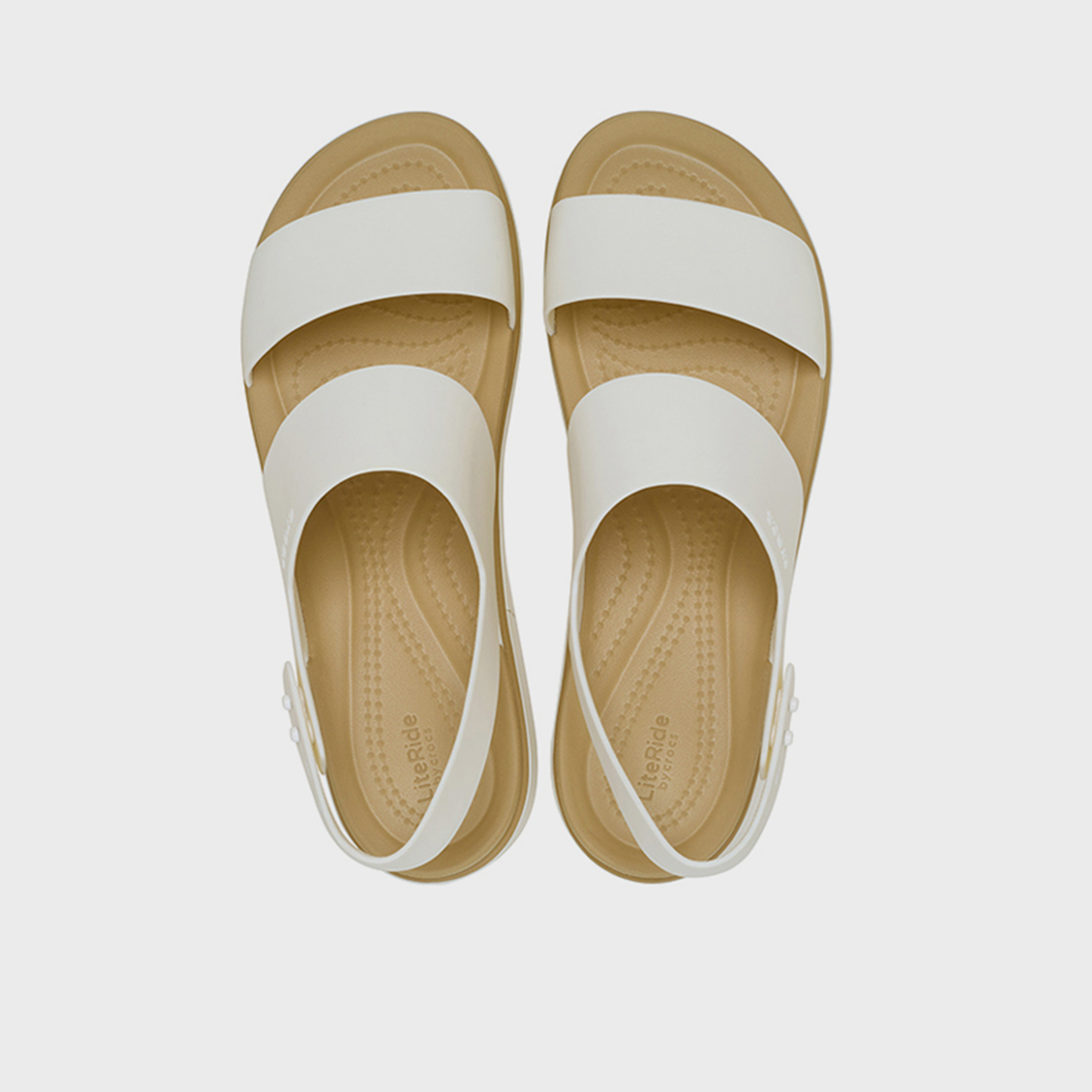كروكس - صندل بروكلين كعب عريض حزام بإبزيم للنساء | 211802-00O-women-shoes-sandals-flats-image-2