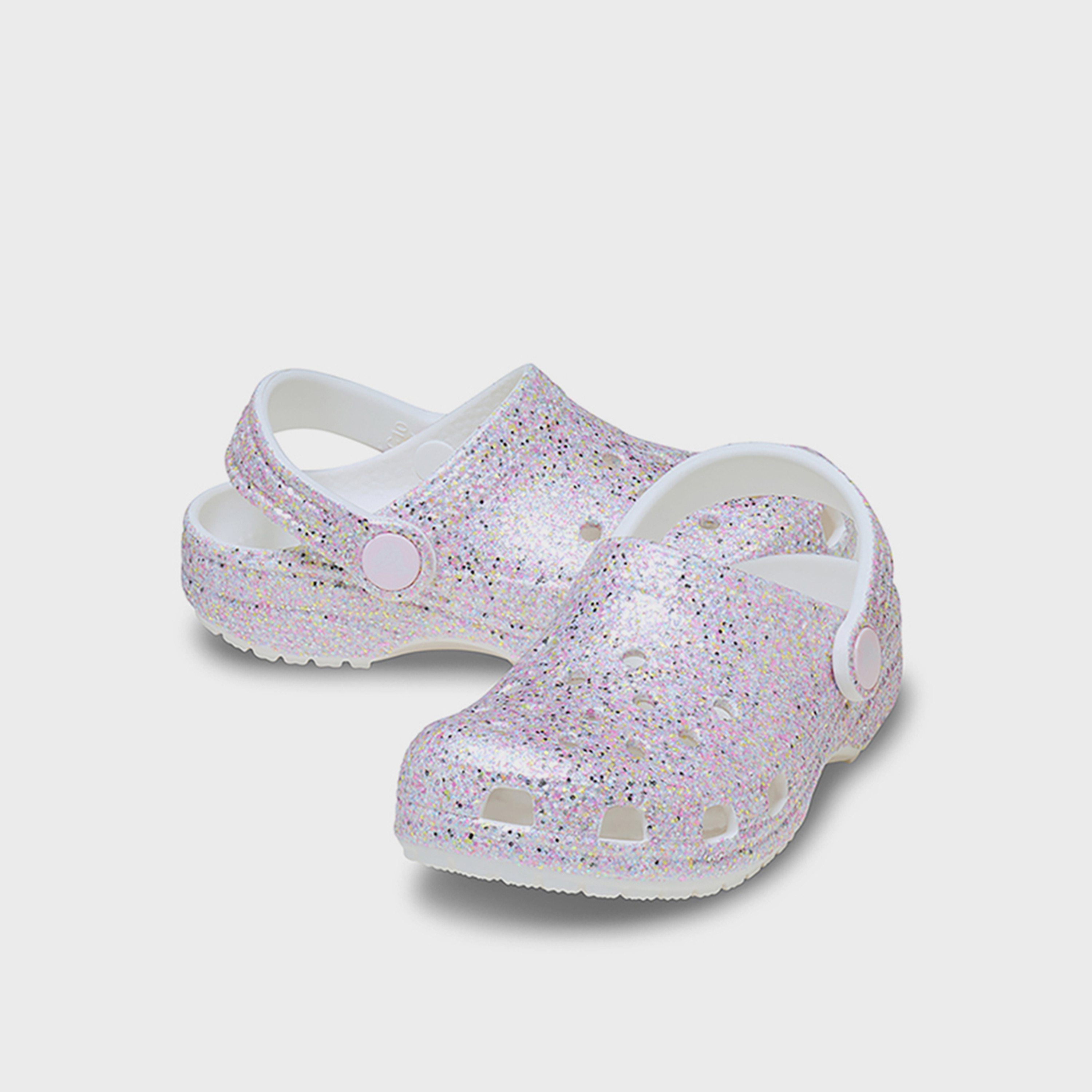 كروكس - حذاء لامعة كلاسيكي برباط خلفي للبنات | 212562-100-girls-shoes-flipflopsandslides-image-1