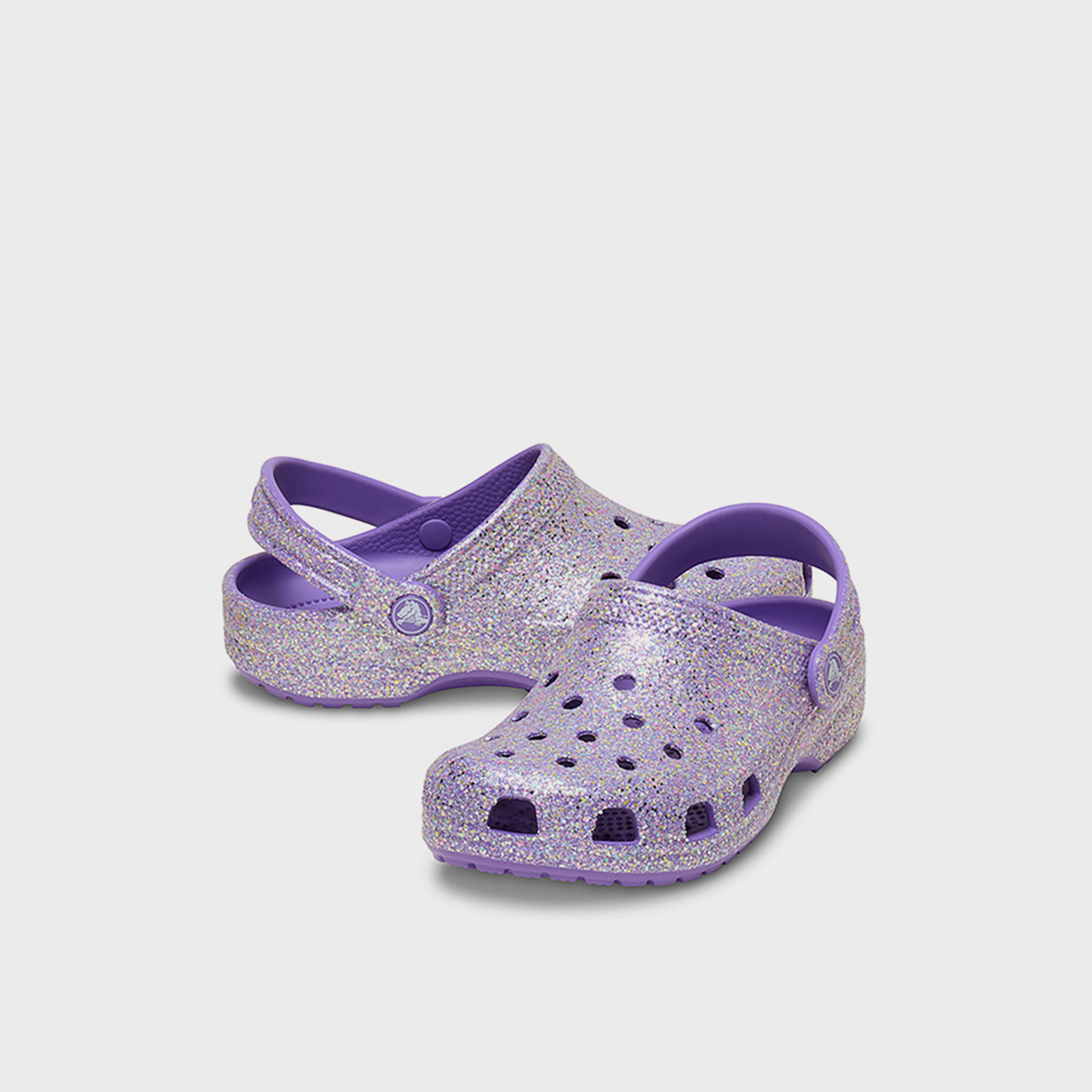 كروكس - حذاء لامع كلاسيكي سهل الارتداء للبنات | 212562-510-girls-shoes-flipflopsandslides-image-1