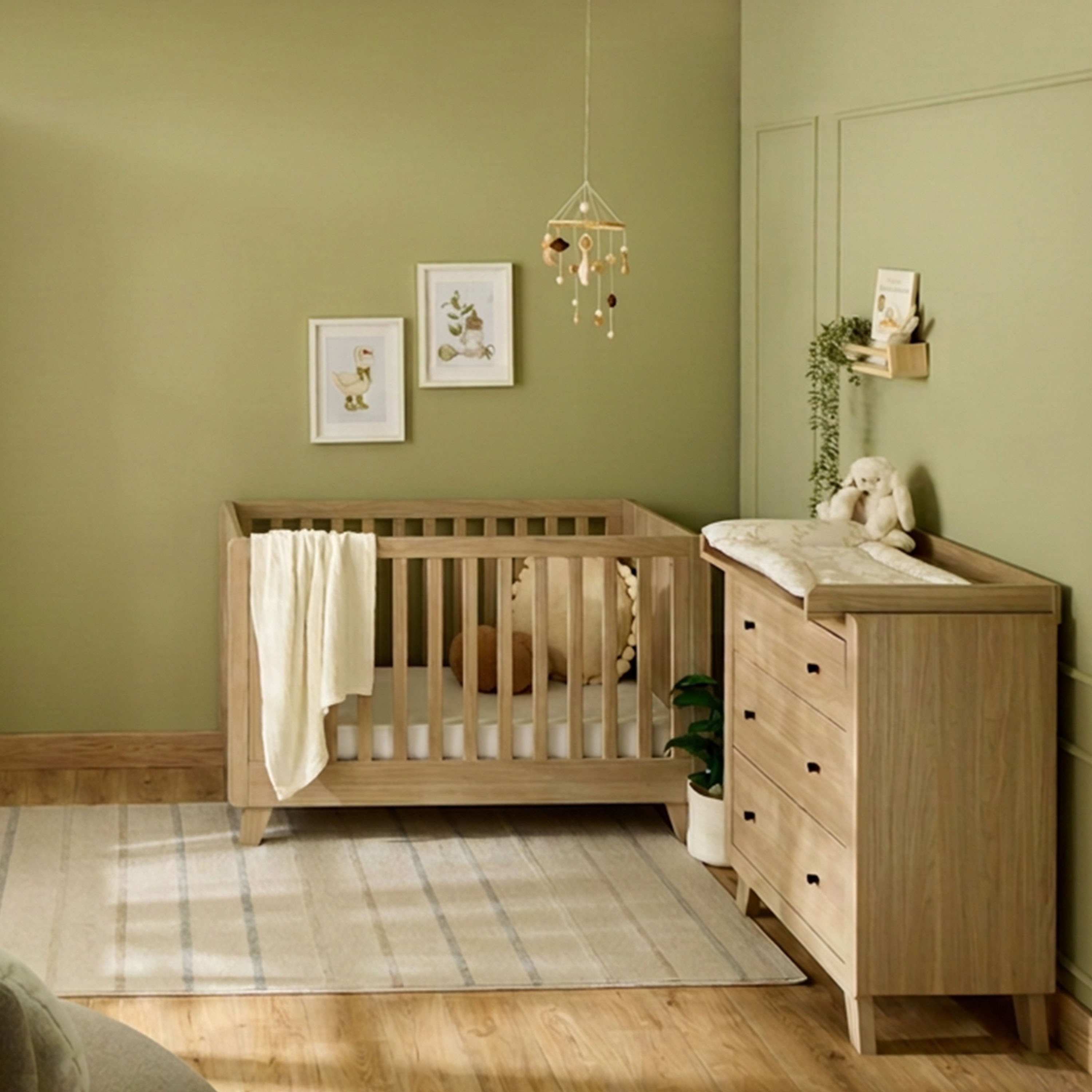 سرير رضع ومرتبة ووحدة أدراج من أوسكار-baby-nursery-furniture-cribsandbeds-babycribs-image-1