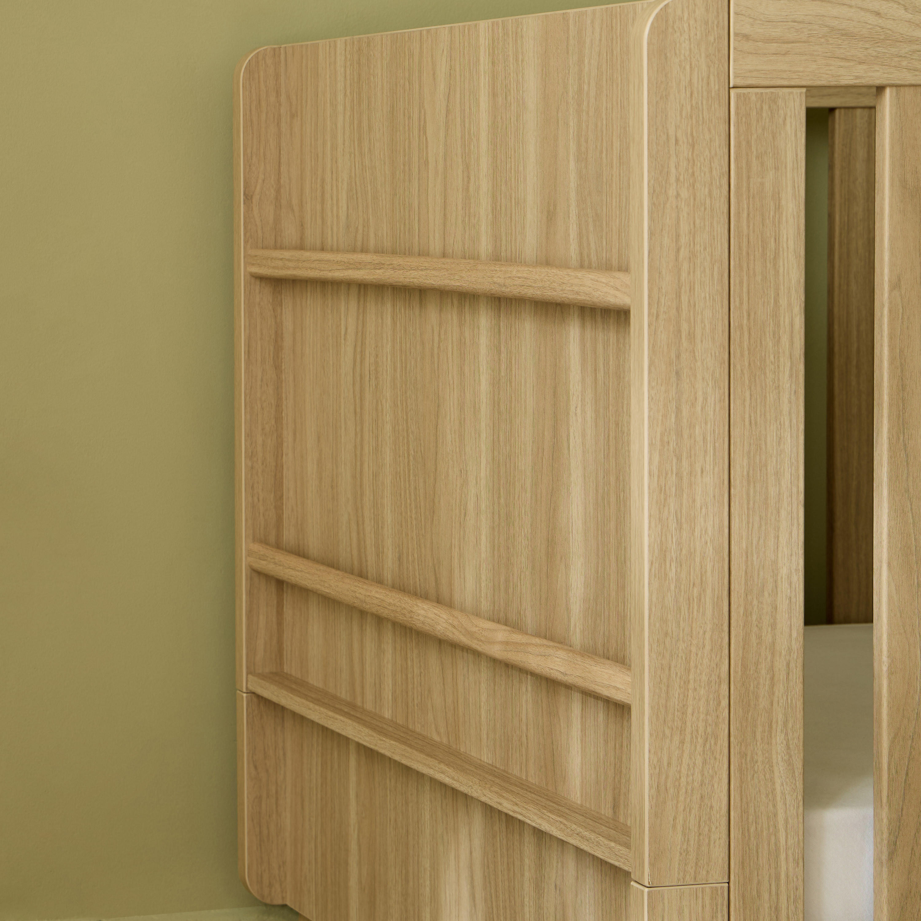 سرير رضع ومرتبة ووحدة أدراج من أوسكار-baby-nursery-furniture-cribsandbeds-babycribs-image-4