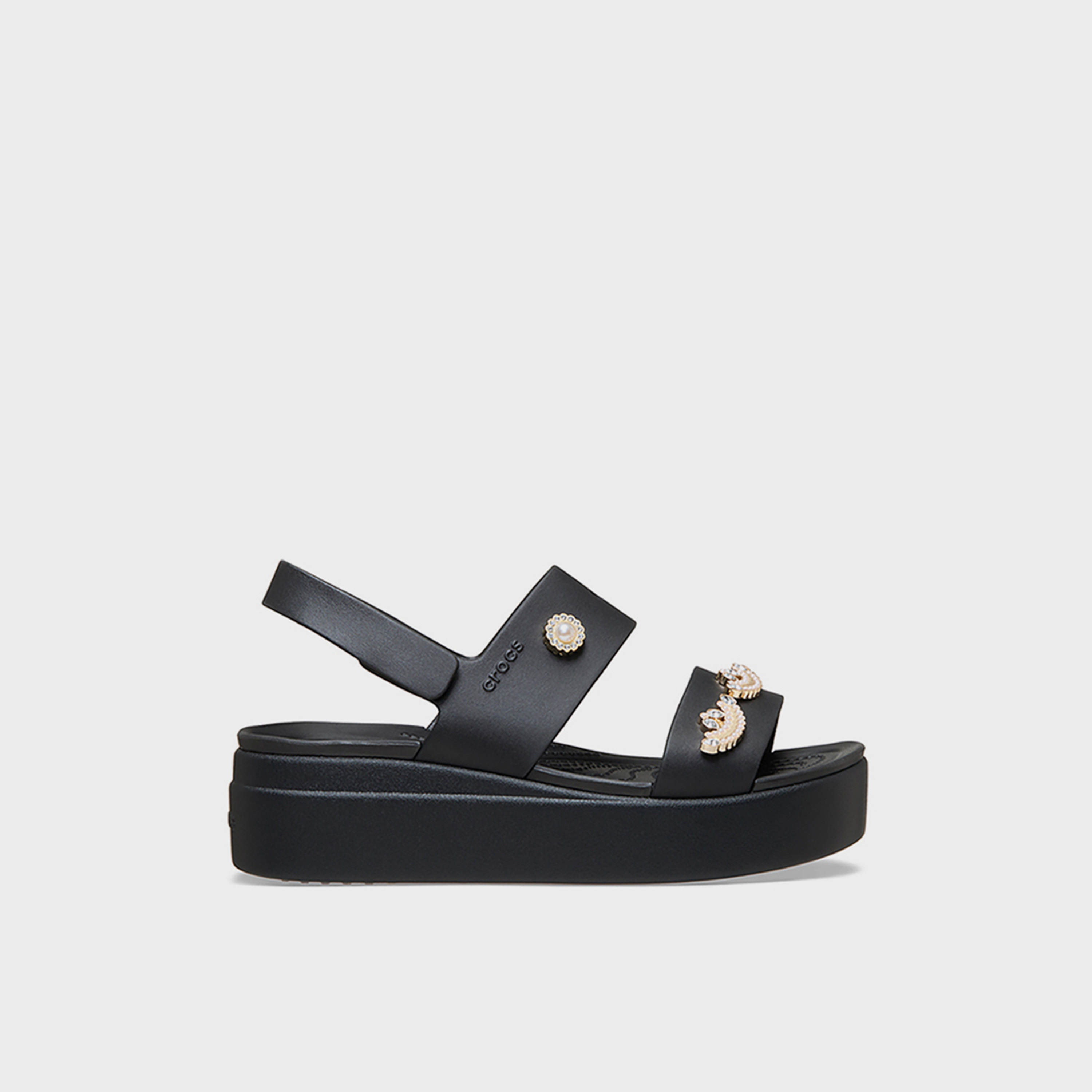 كروكس - صندل بروكلين 4يو للنساء حزام منصة بإبزيم لاصق | 212781-072-women-shoes-sandals-flats-image-5