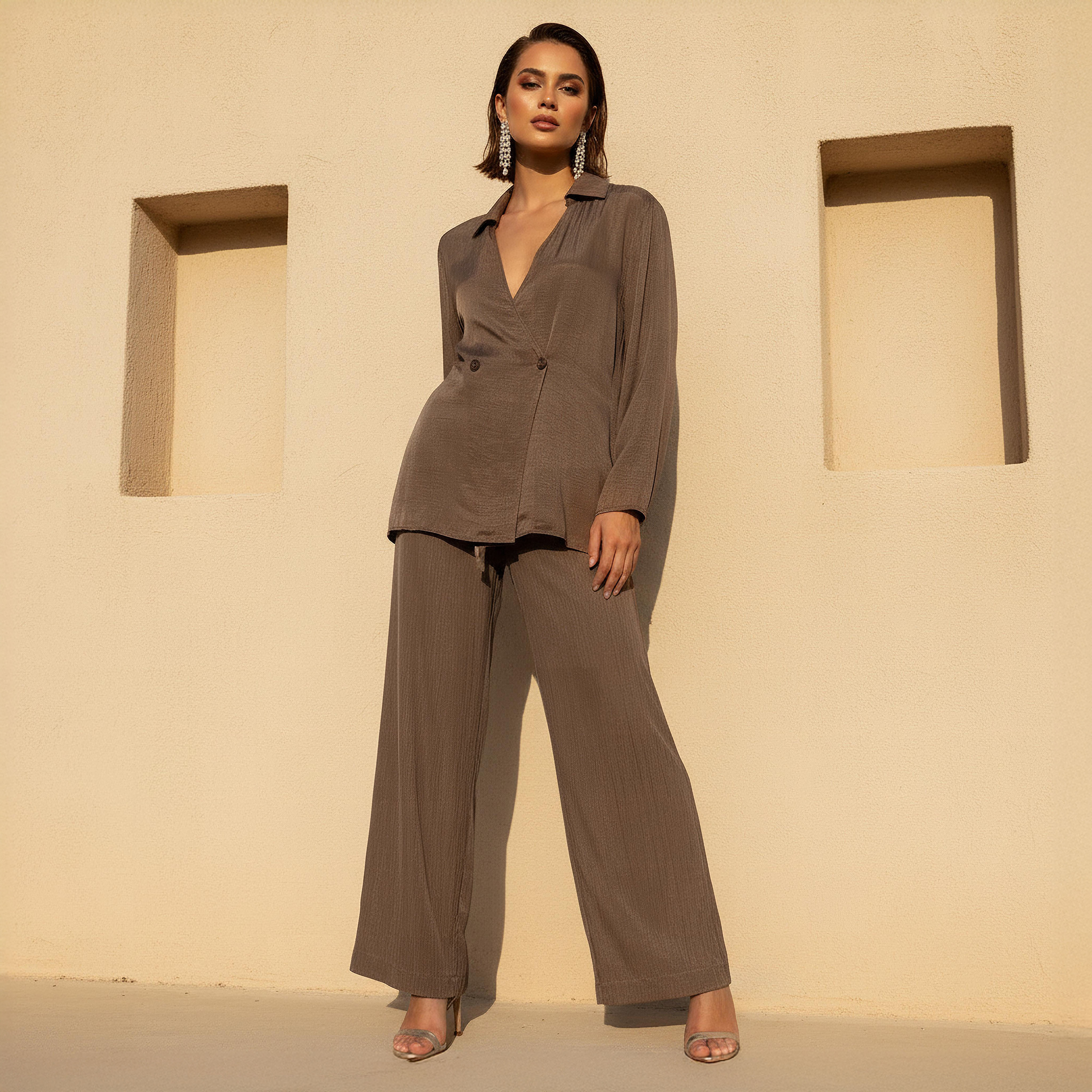 بلوزة ملفوفة بياقة مطوية من آيكونيك-women-clothing-shirtsandblouses-blouses-image-3
