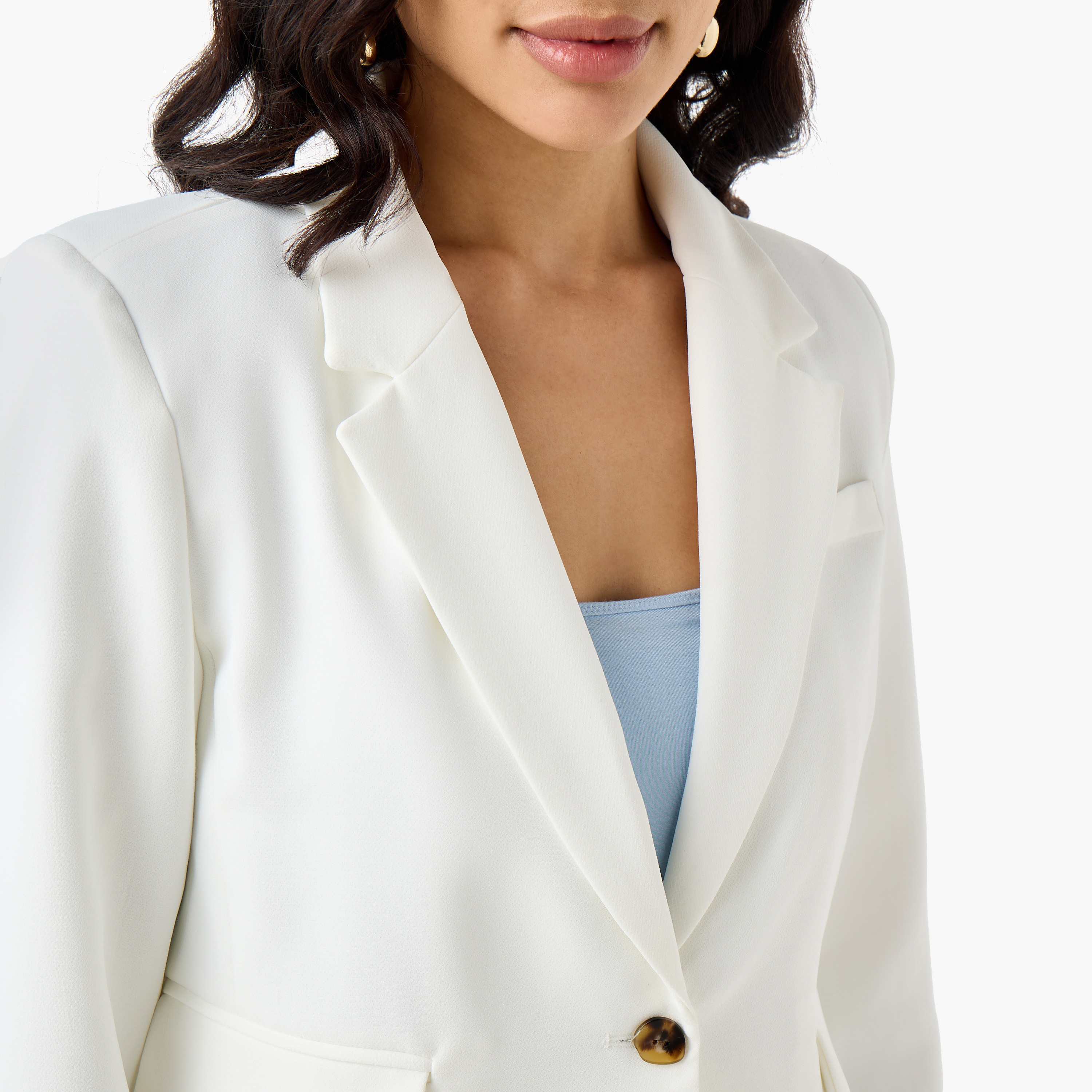 بليزر فيسكوز قصير بياقة فردية وجيوب بطية من أيكونيك-women-clothing-coatsandjackets-blazers-image-2