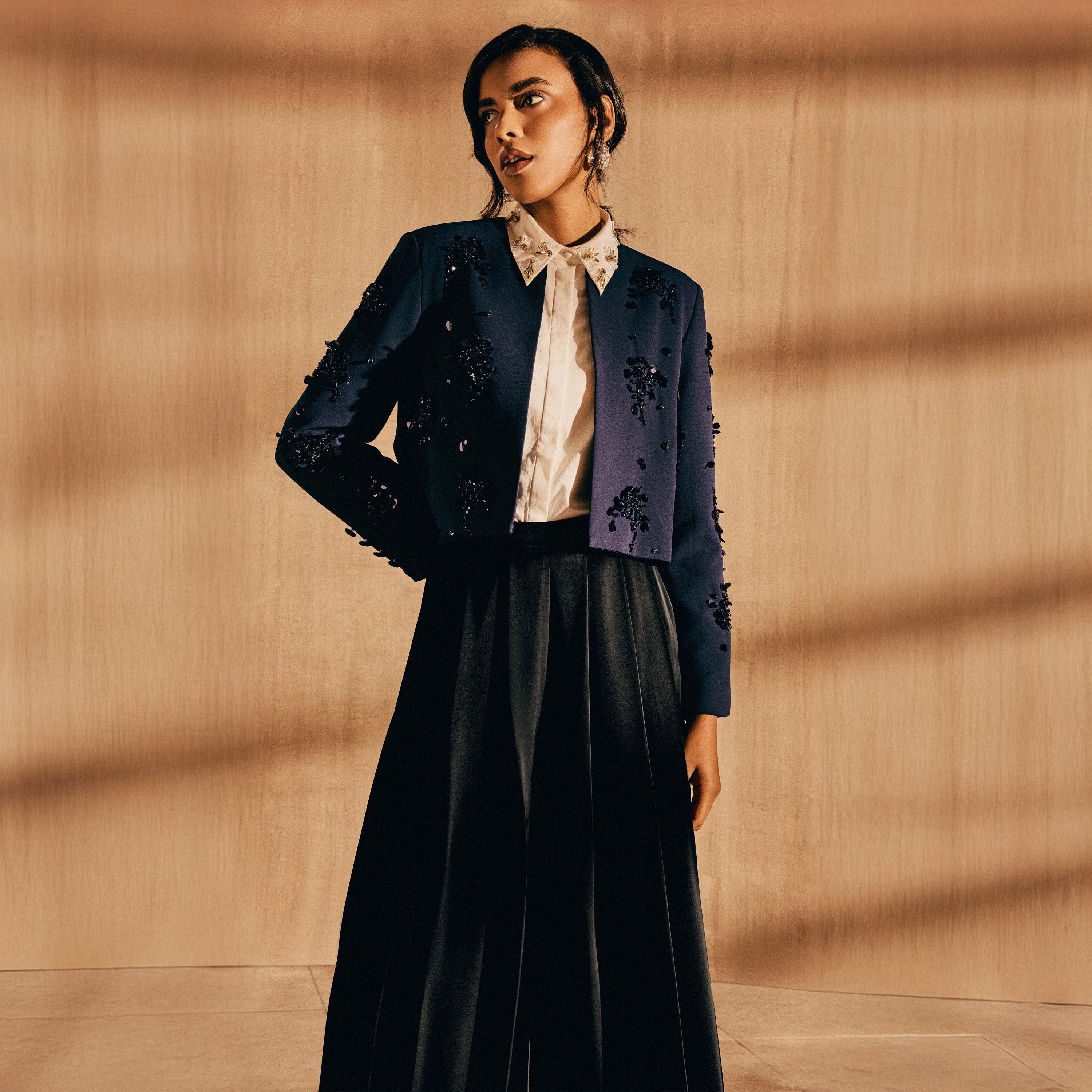 جاكيت بليزر قصيرة بتفاصيل زينة من آيكونيك-women-clothing-coatsandjackets-blazers-image-7