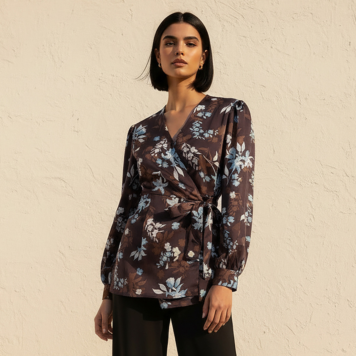 بلوزة ملفوفة بقصّة مريحة وطبعات زهرية من آيكونيك-women-clothing-shirtsandblouses-blouses-image-1