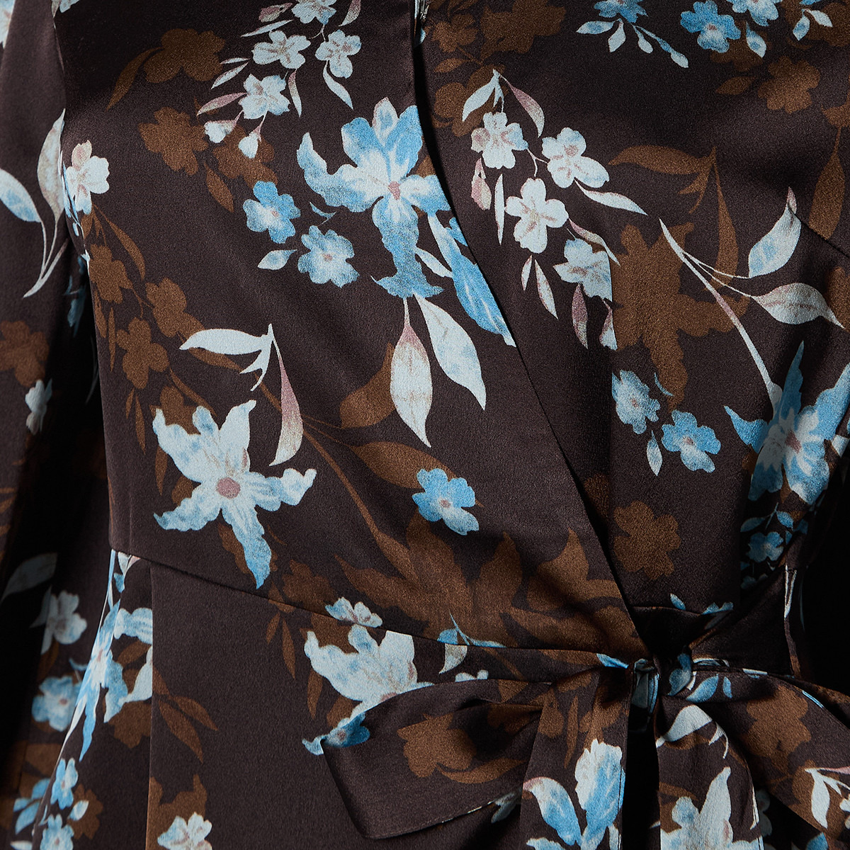 بلوزة ملفوفة بقصّة مريحة وطبعات زهرية من آيكونيك-women-clothing-shirtsandblouses-blouses-image-2