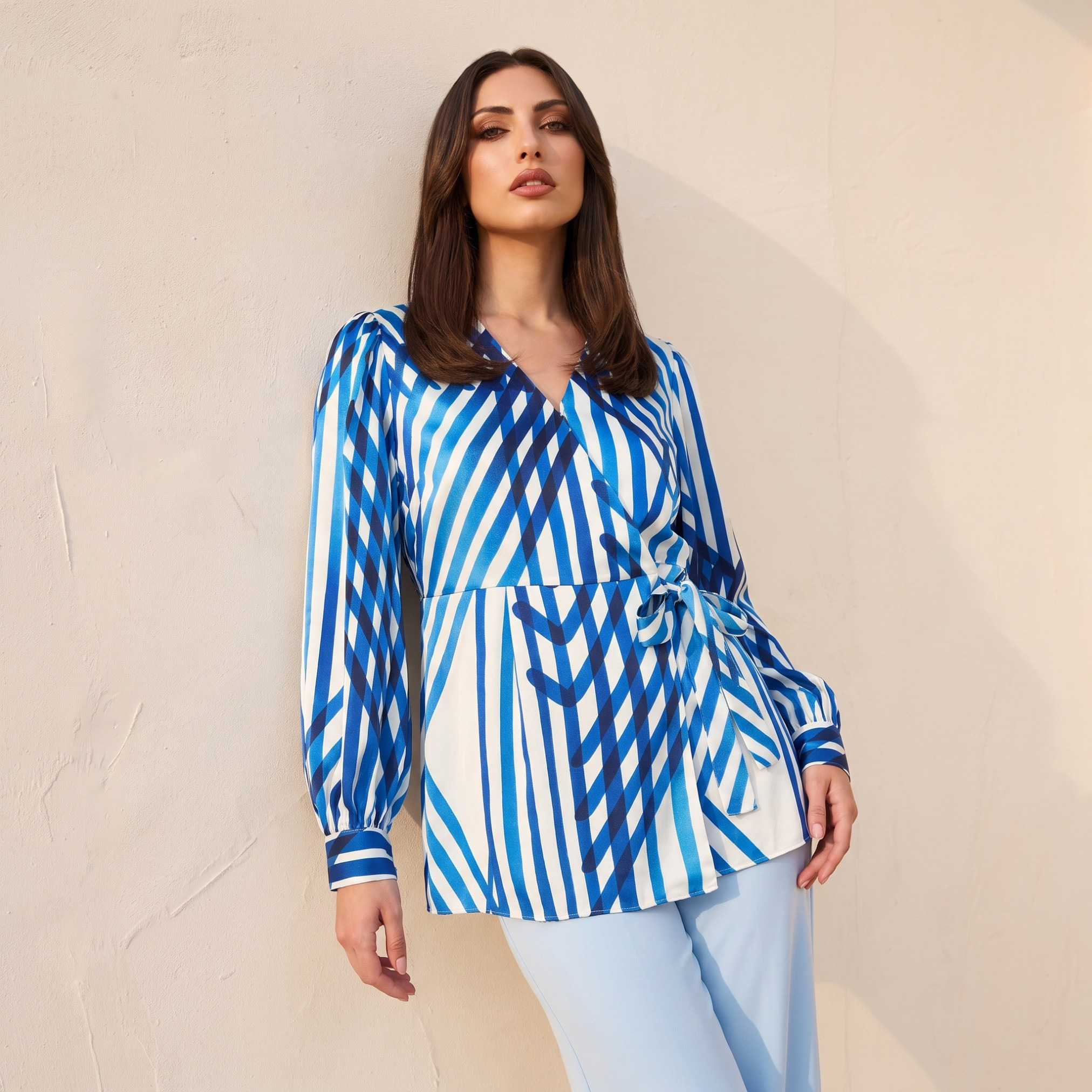 بلوزة لف أنيقة بطبعات عصرية وجذابة من سبلاش آيكونيك-women-clothing-shirtsandblouses-blouses-image-5