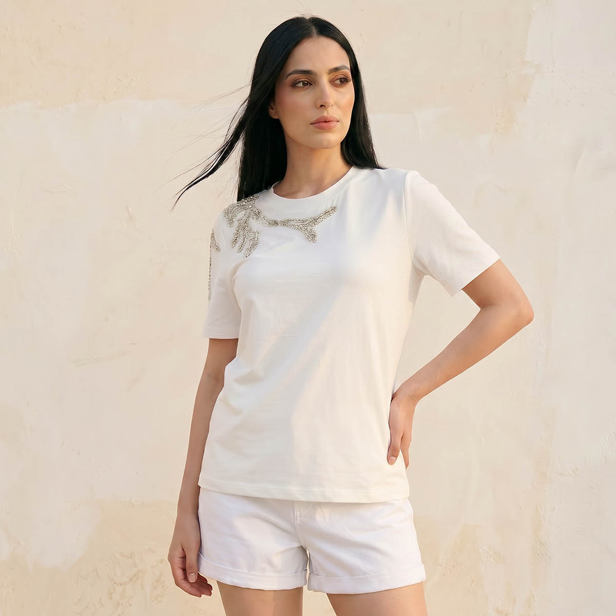 تيشيرت بقصة مريحة وزينة من آيكونيك-women-clothing-tshirts-image-4