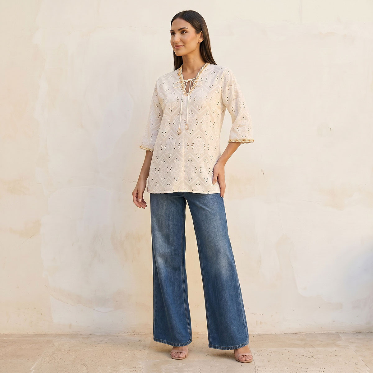 بلوزة قطن بقصة مريحة وبرباط شرابة أيكونيك من سبلاش-women-clothing-shirtsandblouses-blouses-image-3