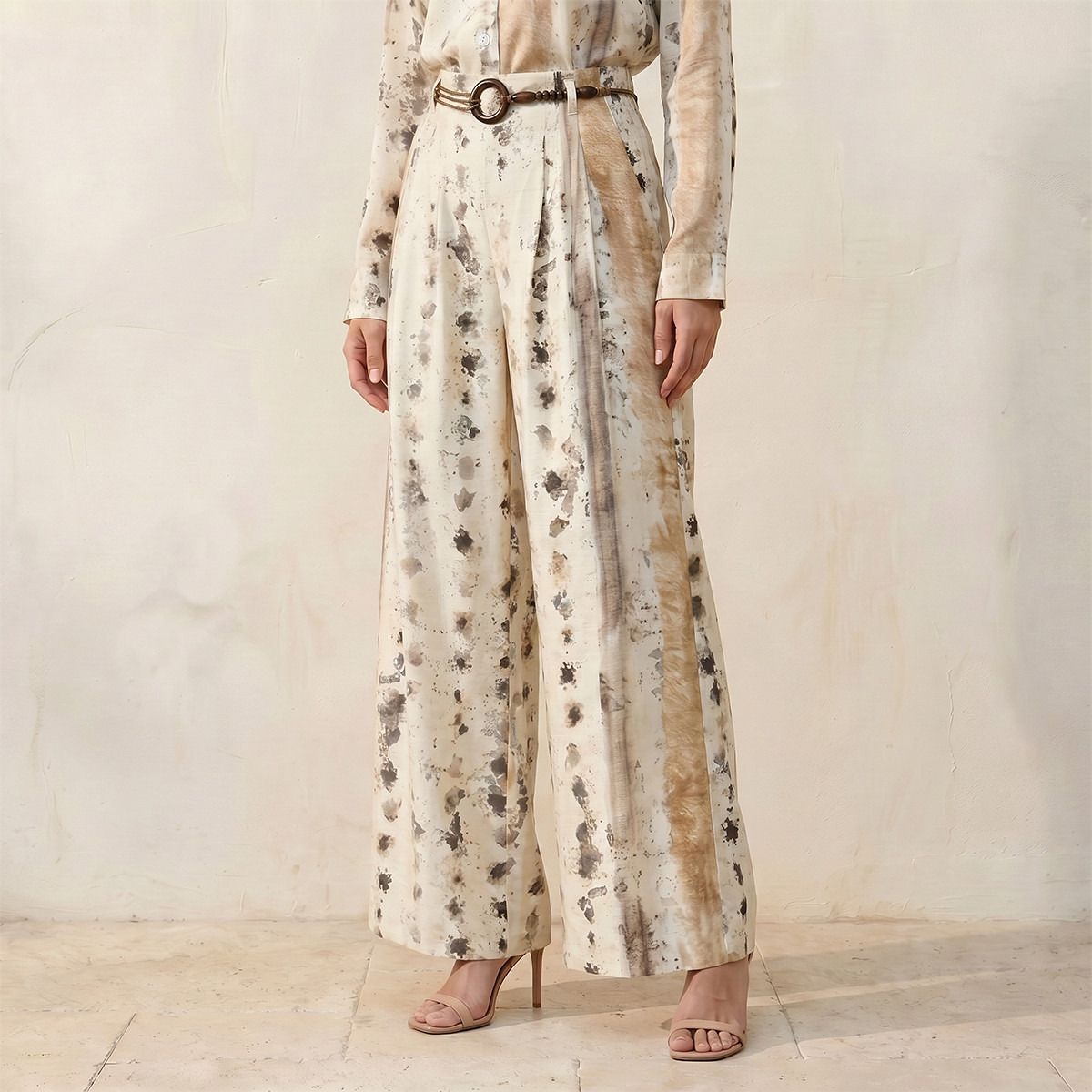 بنطلون واسع الساق بنقوش عصرية وحزام خصر من سبلاش آيكونيك-women-clothing-trousers-image-1