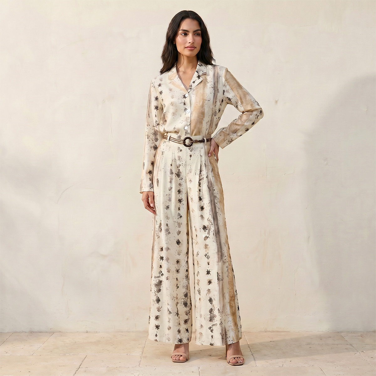 بنطلون واسع الساق بنقوش عصرية وحزام خصر من سبلاش آيكونيك-women-clothing-trousers-image-3