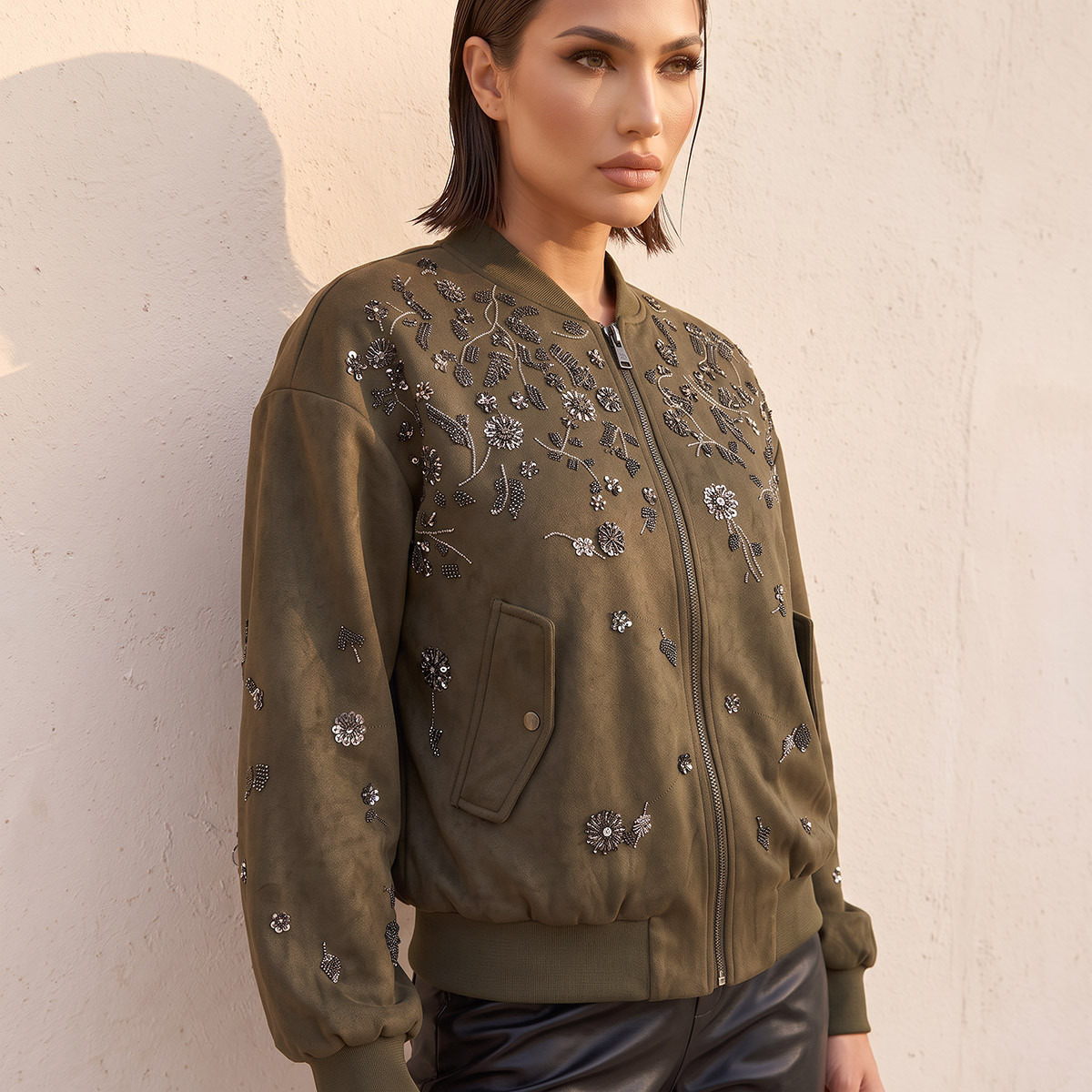 جاكيت بومبر مزين من سبلاش أيكونيك-women-winterwear-coatsandjackets-jackets-image-4