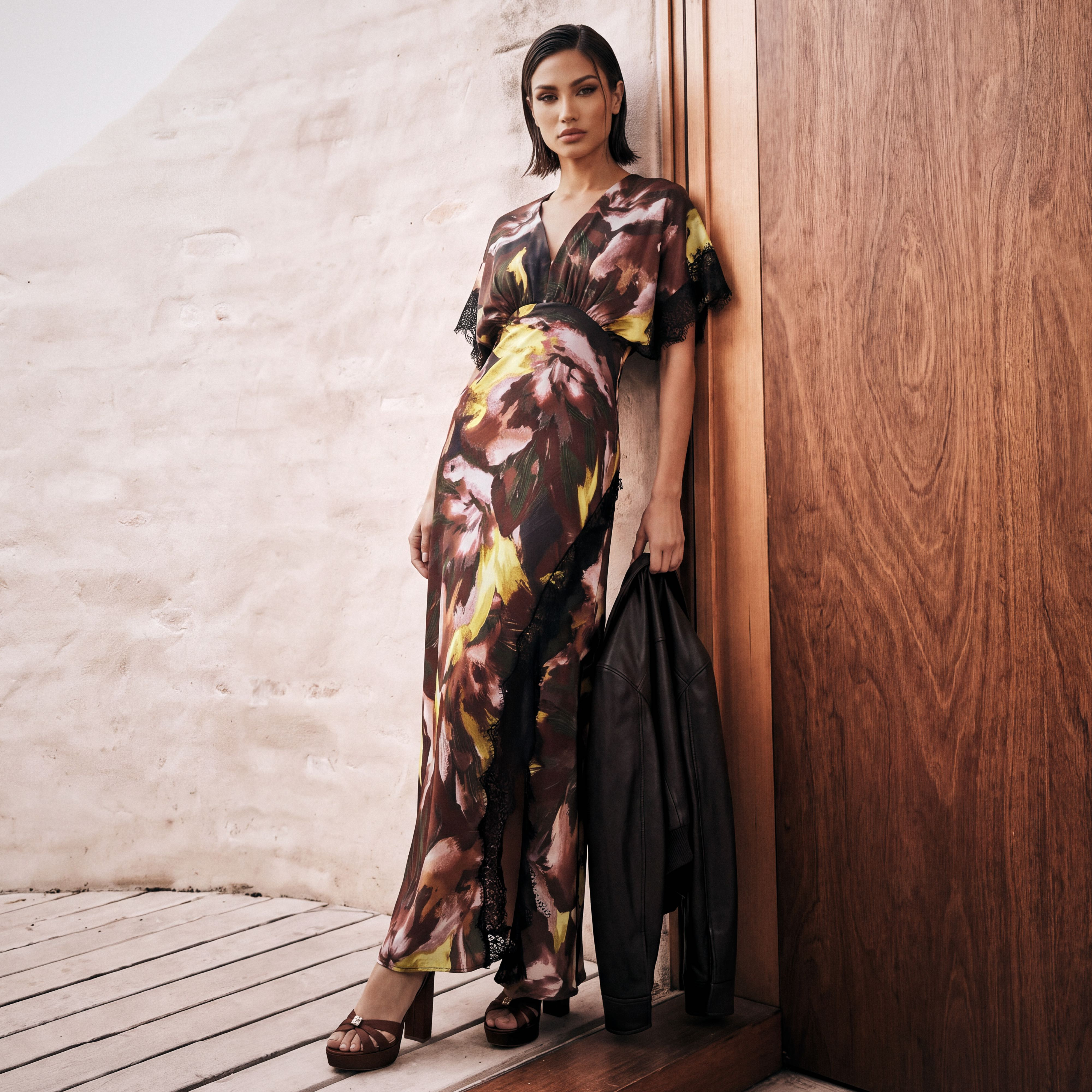 فستان ماكسي ملفوف بطبعات وفتحة جانبية من سبلاش أيكونيك-women-clothing-dresses-image-1