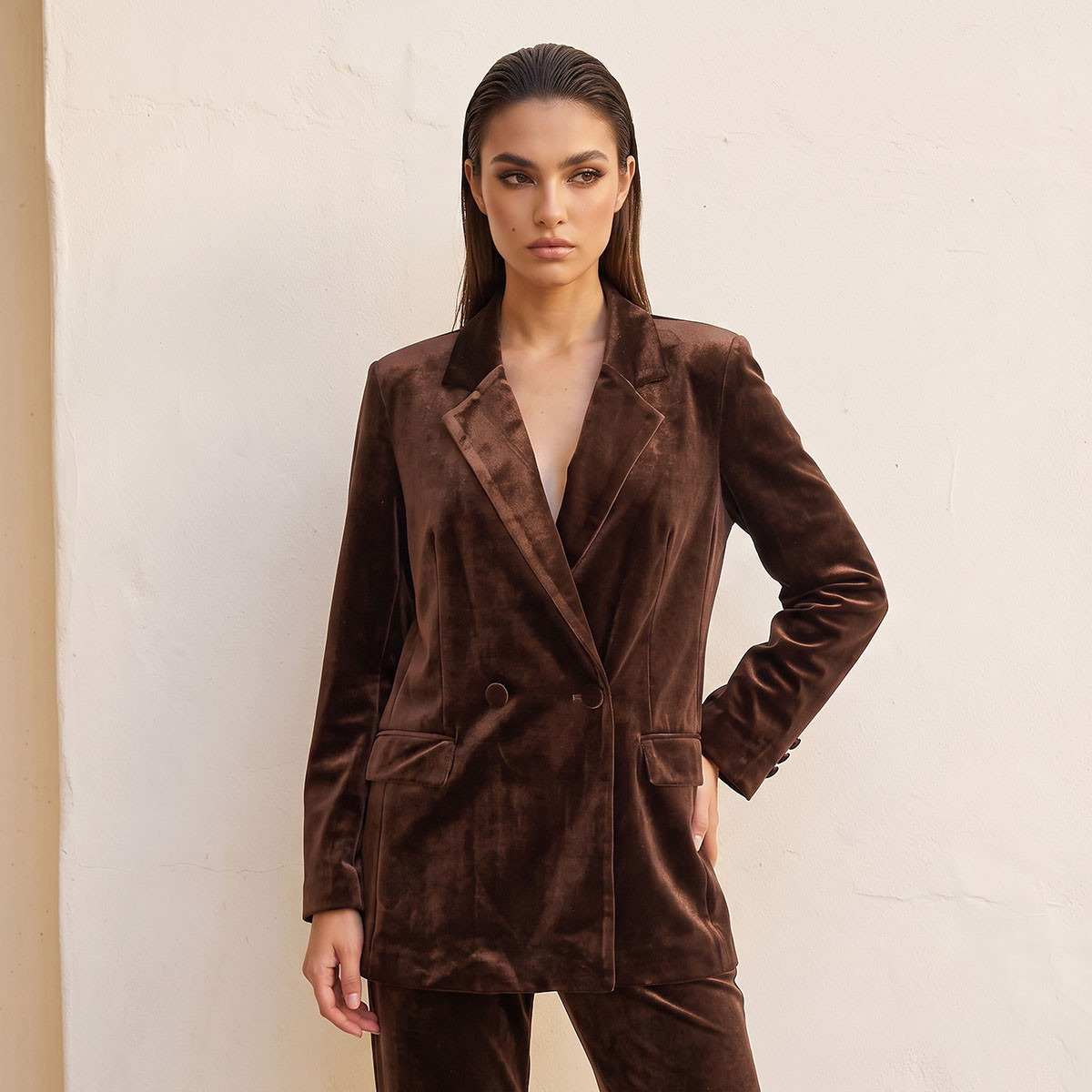 جاكيت قطيفة بياقة مدببة من سبلاش أيكونيك-women-winterwear-coatsandjackets-jackets-image-2