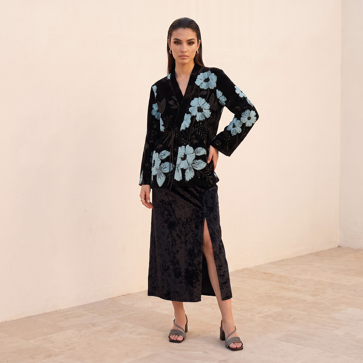 تنورة ميدي قطيفة بفتحة جانبية من سبلاش آيكونك-women-clothing-skirts-image-2