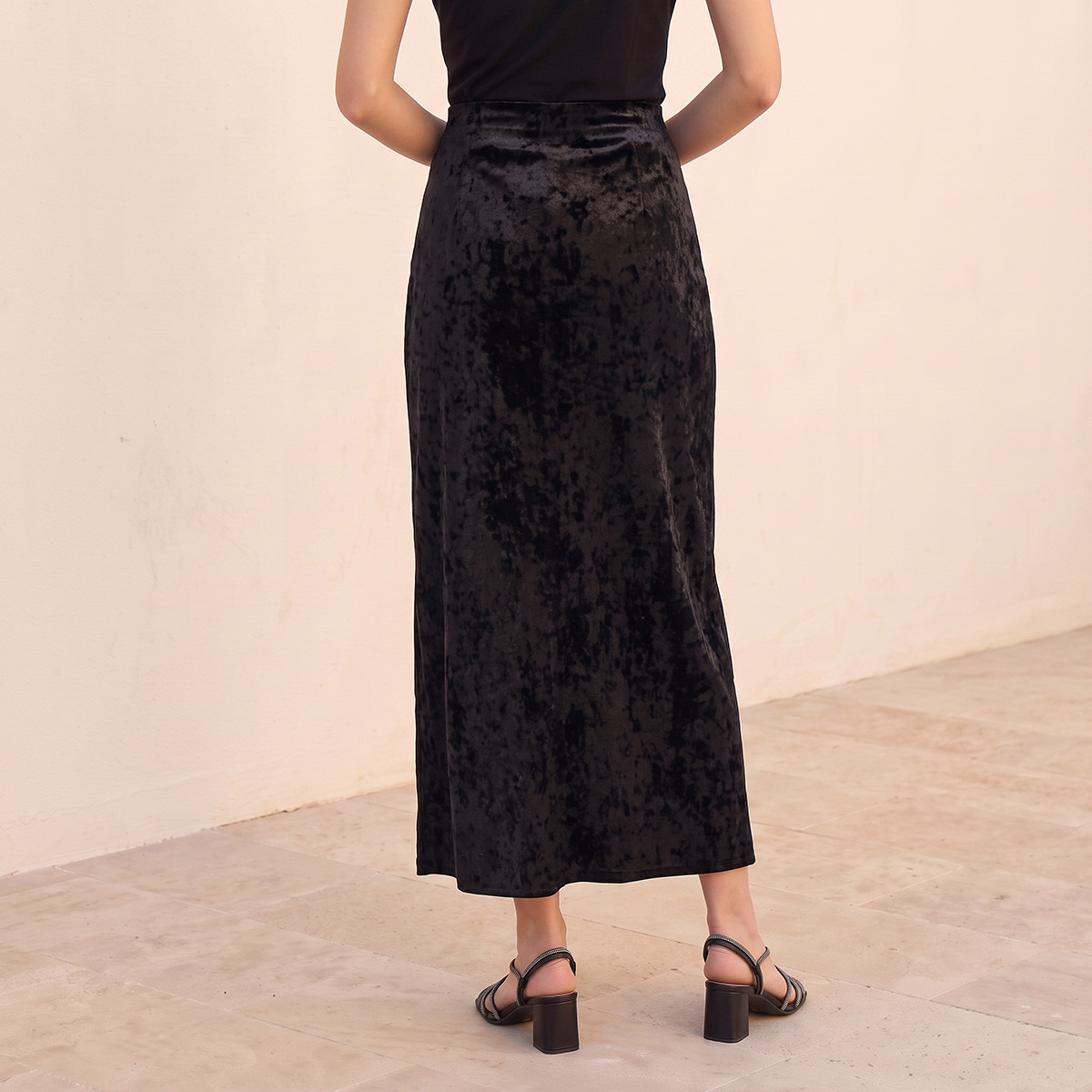 تنورة ميدي قطيفة بفتحة جانبية من سبلاش آيكونك-women-clothing-skirts-image-3