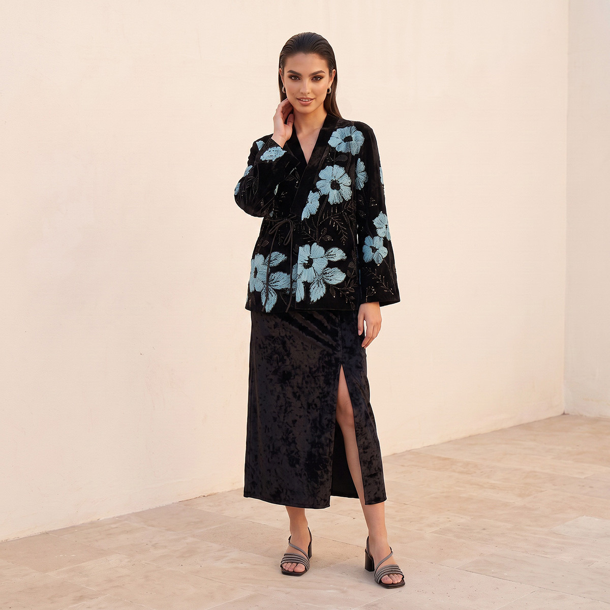 تنورة ميدي قطيفة بفتحة جانبية من سبلاش آيكونك-women-clothing-skirts-image-5