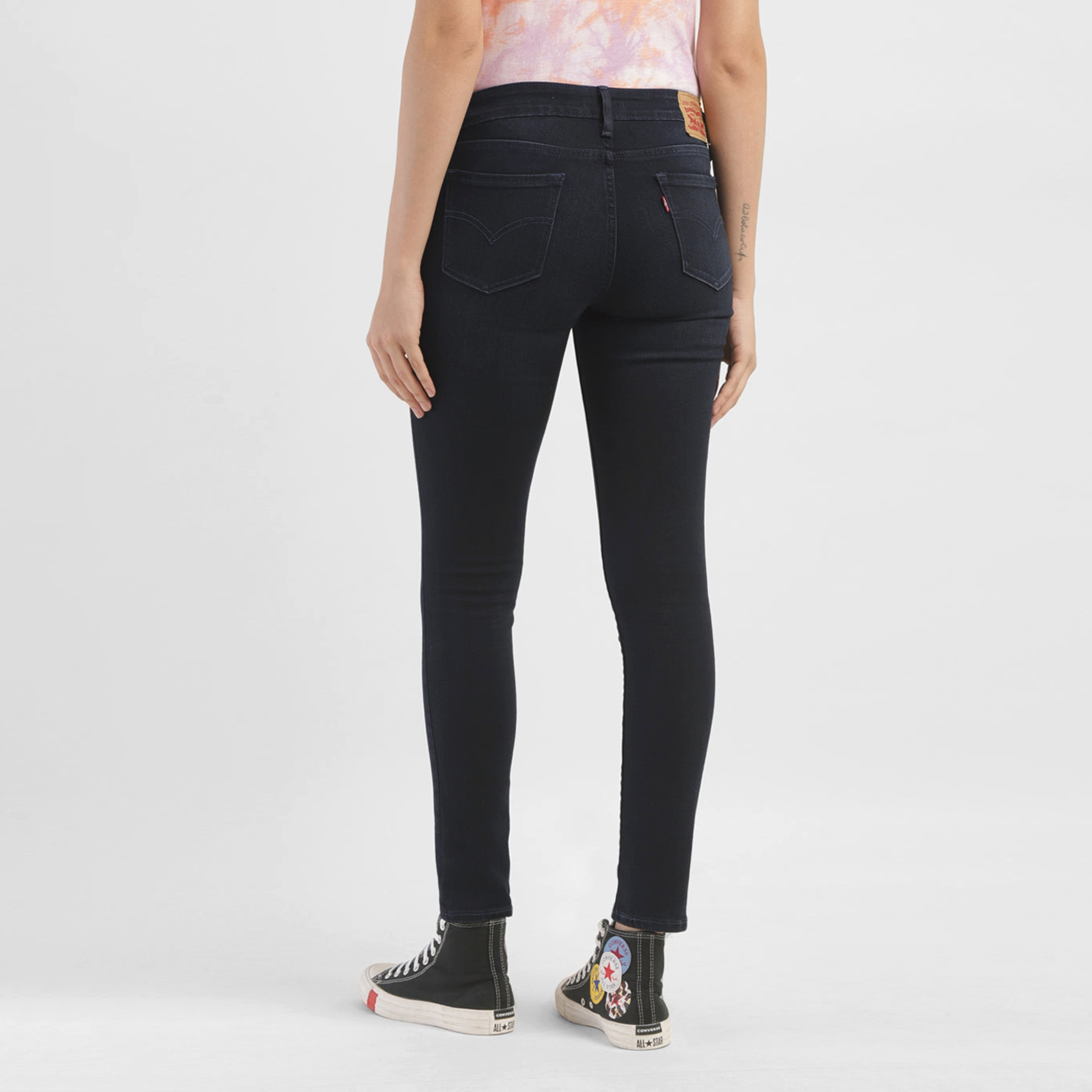 جينز نسائي من Levi's 711 ضيق باللون الأزرق العادي-women-clothing-bottoms-jeans-image-5