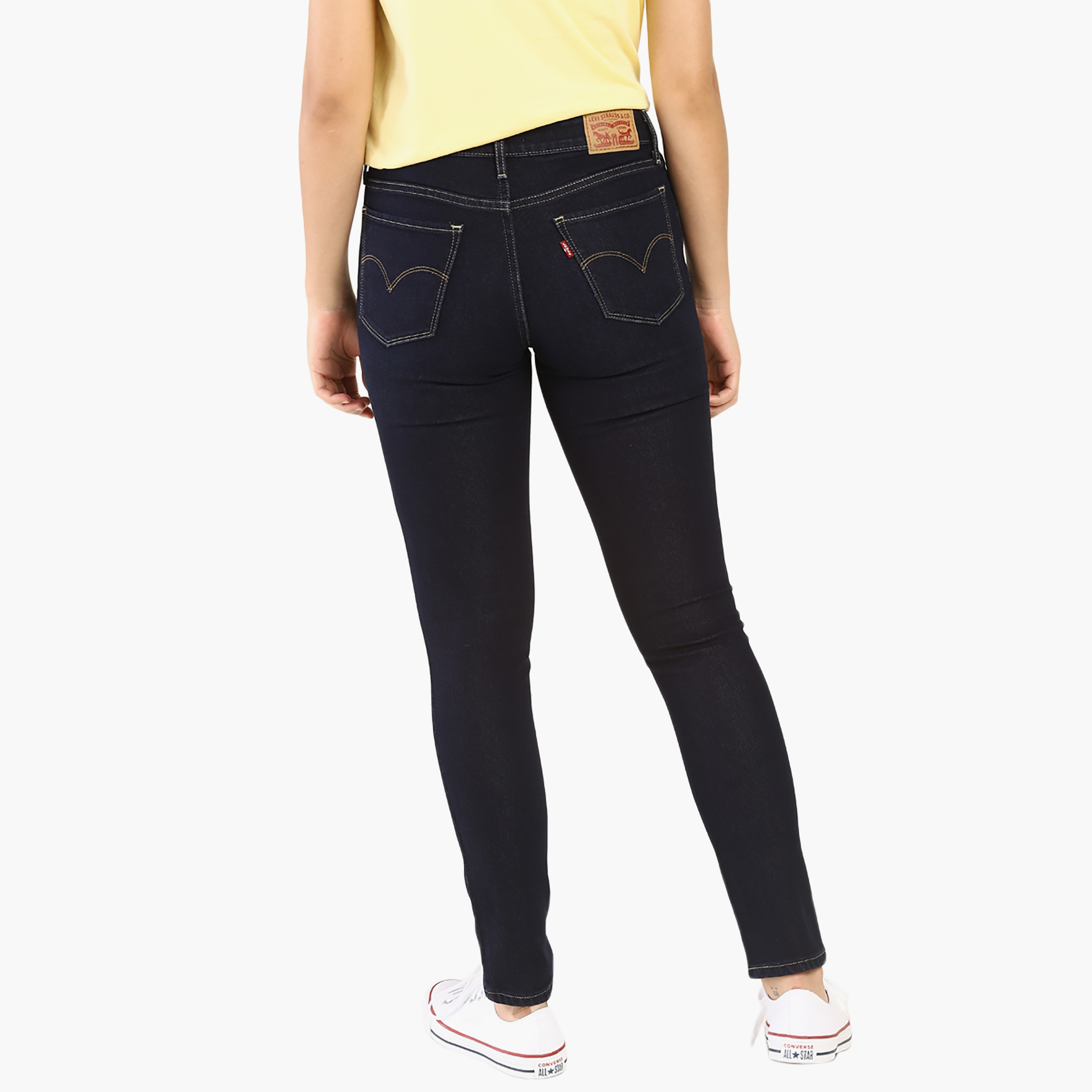 بنطلون جينز نسائي من Levi's 711 ذو قصة ضيقة باللون الأزرق و5 جيوب-women-clothing-bottoms-jeans-image-4