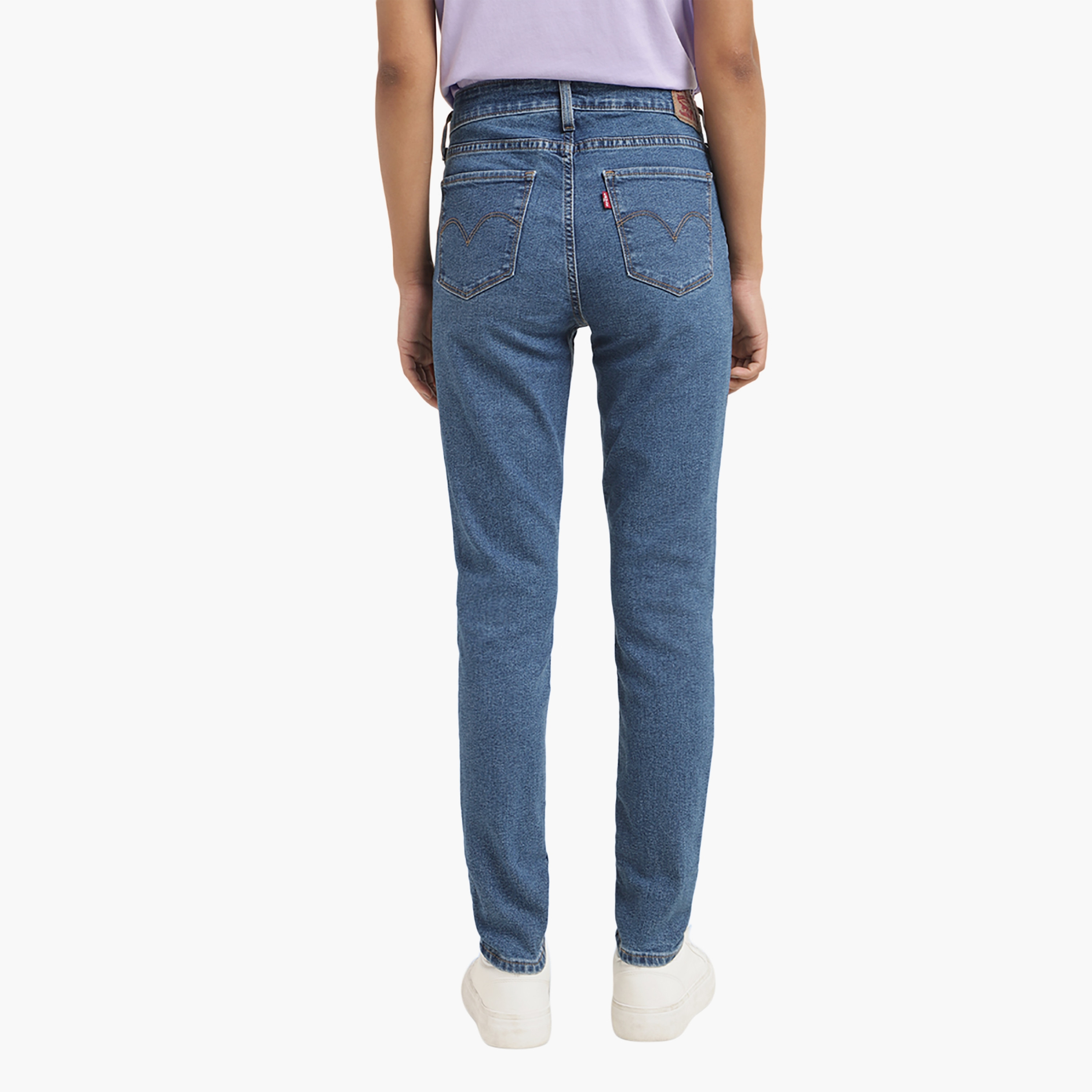 بنطلون جينز نسائي من Levi's 711 ذو قصة ضيقة باللون الأزرق و5 جيوب-women-clothing-bottoms-jeans-image-4