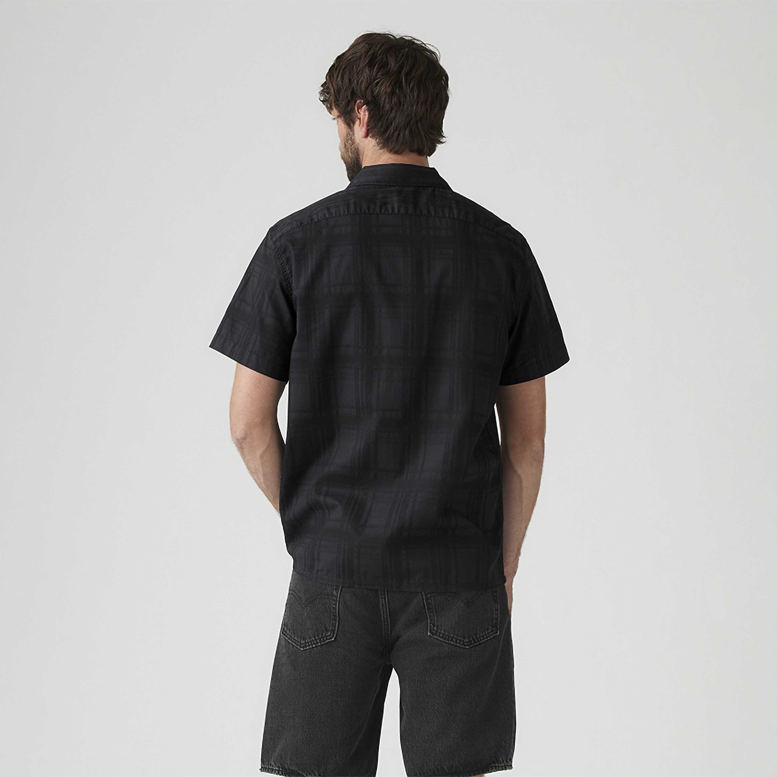 قميص كامبر رجالي بأكمام قصيرة وياقة كوبية سادة من ليفايس-men-clothing-shirts-image-4