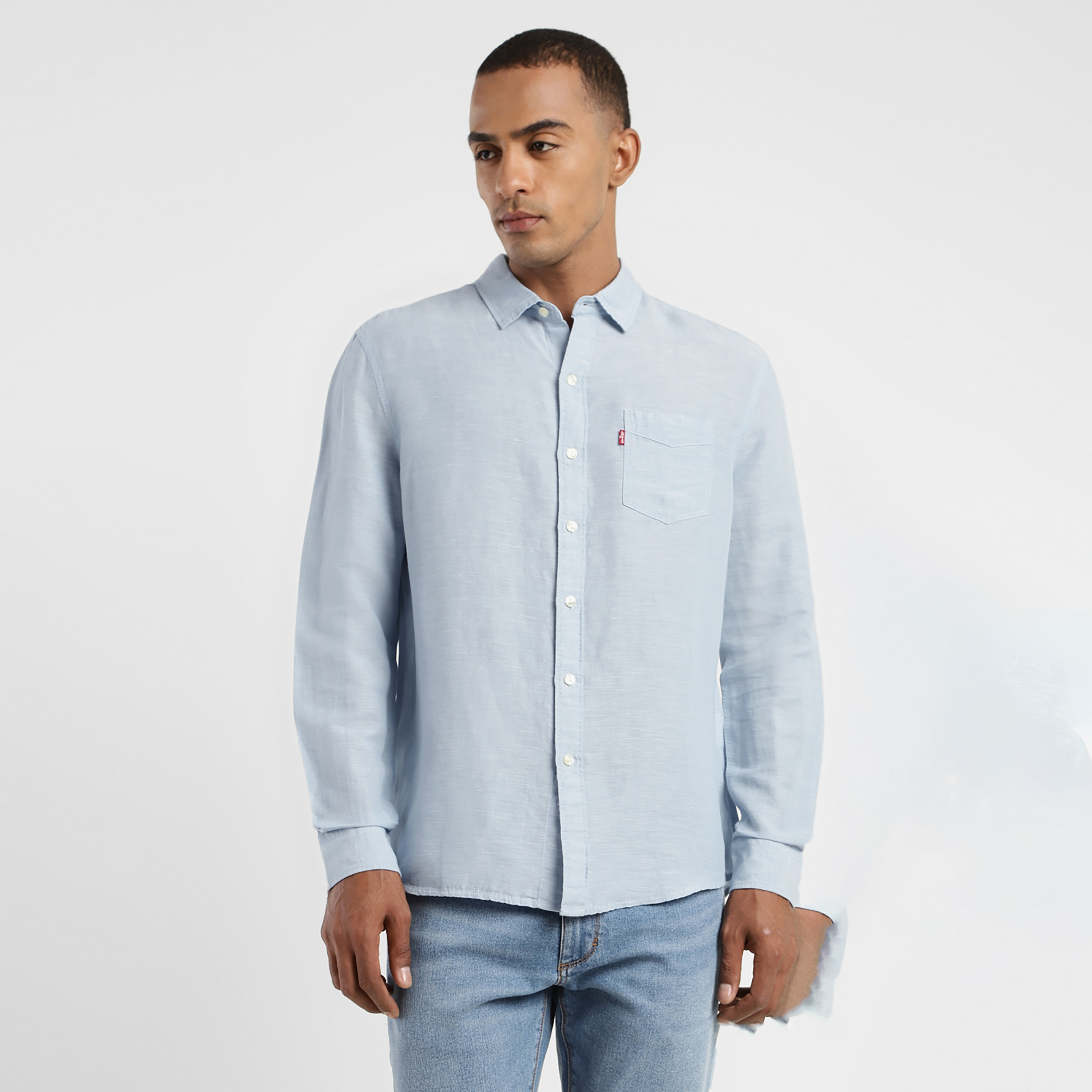 قميص كاجوال بأكمام طويلة ذو ياقة سادة من ليفايز-men-clothing-shirts-image-1