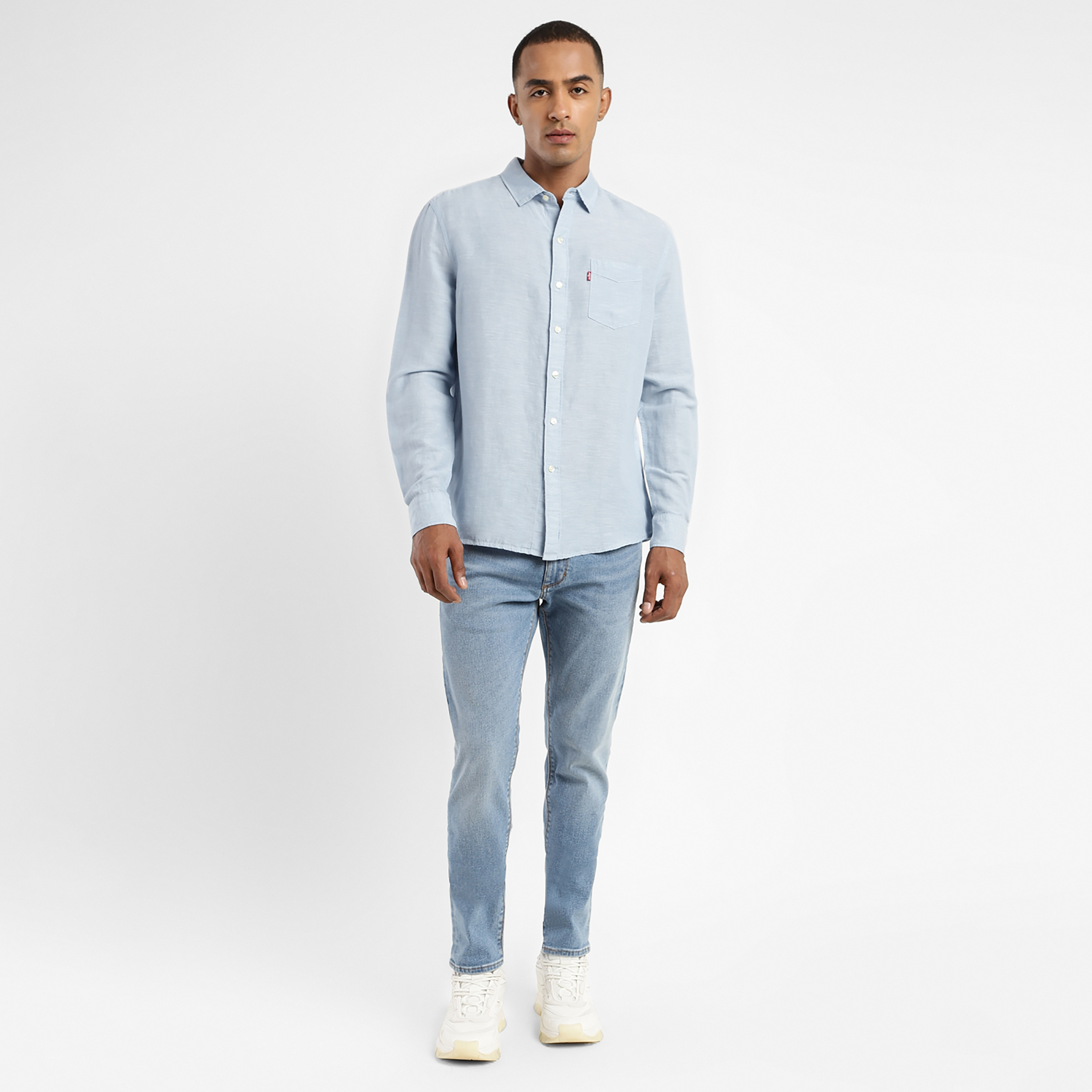 قميص كاجوال بأكمام طويلة ذو ياقة سادة من ليفايز-men-clothing-shirts-image-2