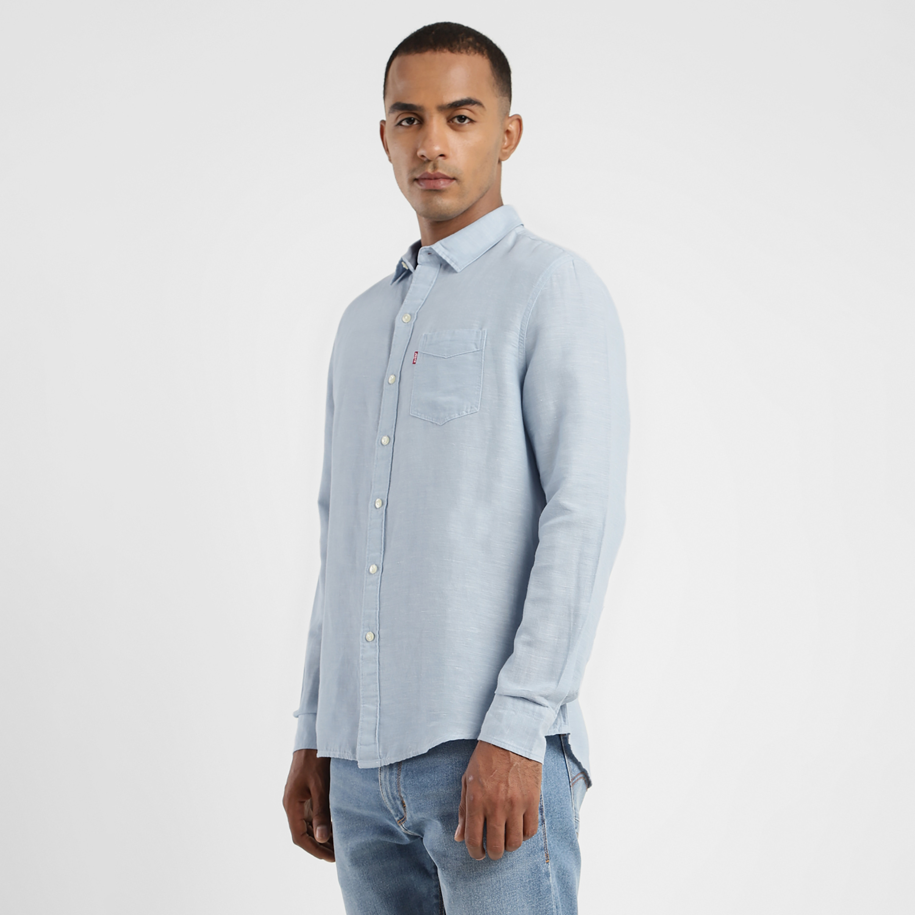 قميص كاجوال بأكمام طويلة ذو ياقة سادة من ليفايز-men-clothing-shirts-image-5