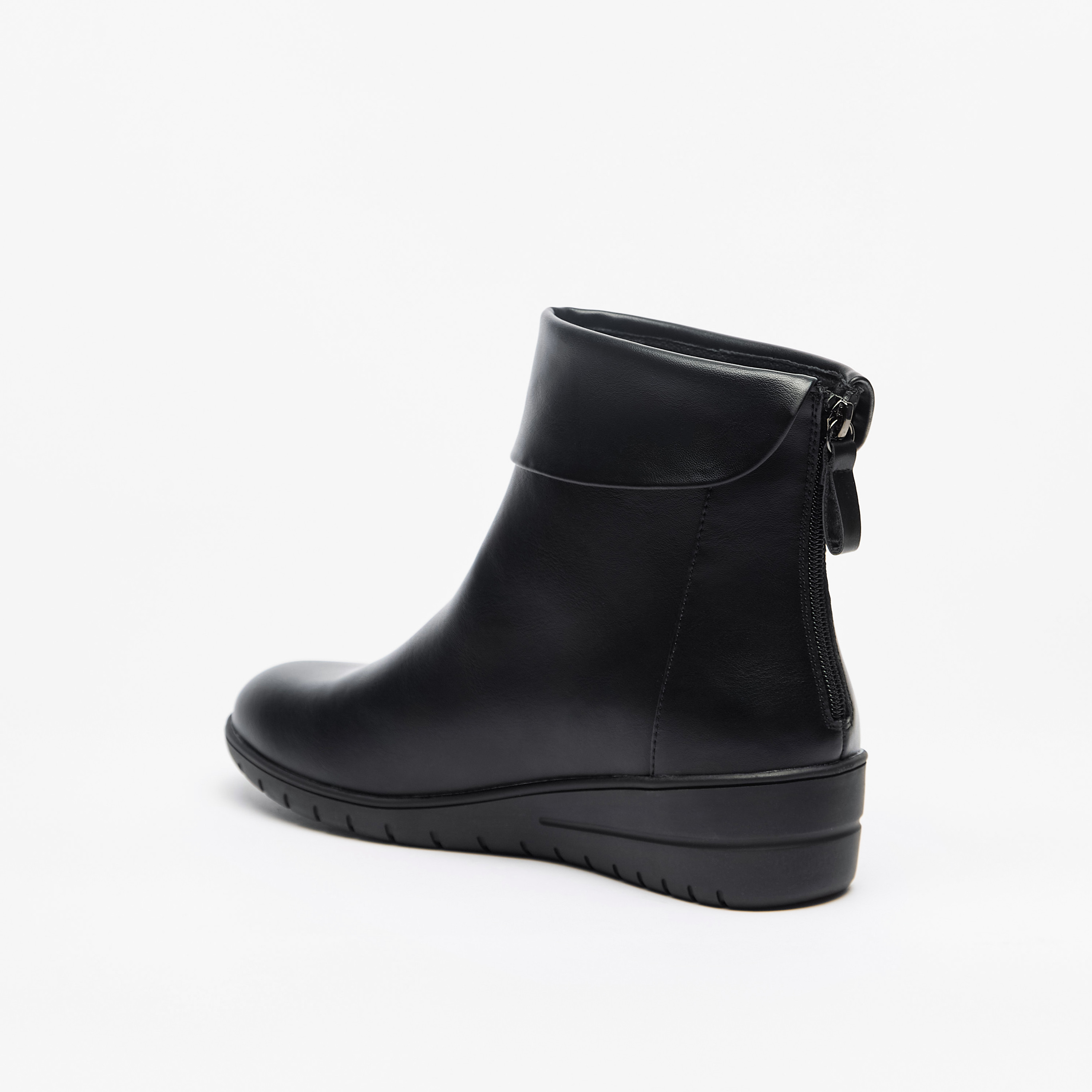 بوت سادة بطول الكاحل وسحاب إغلاق من لو كونفورت-women-shoes-boots-image-1