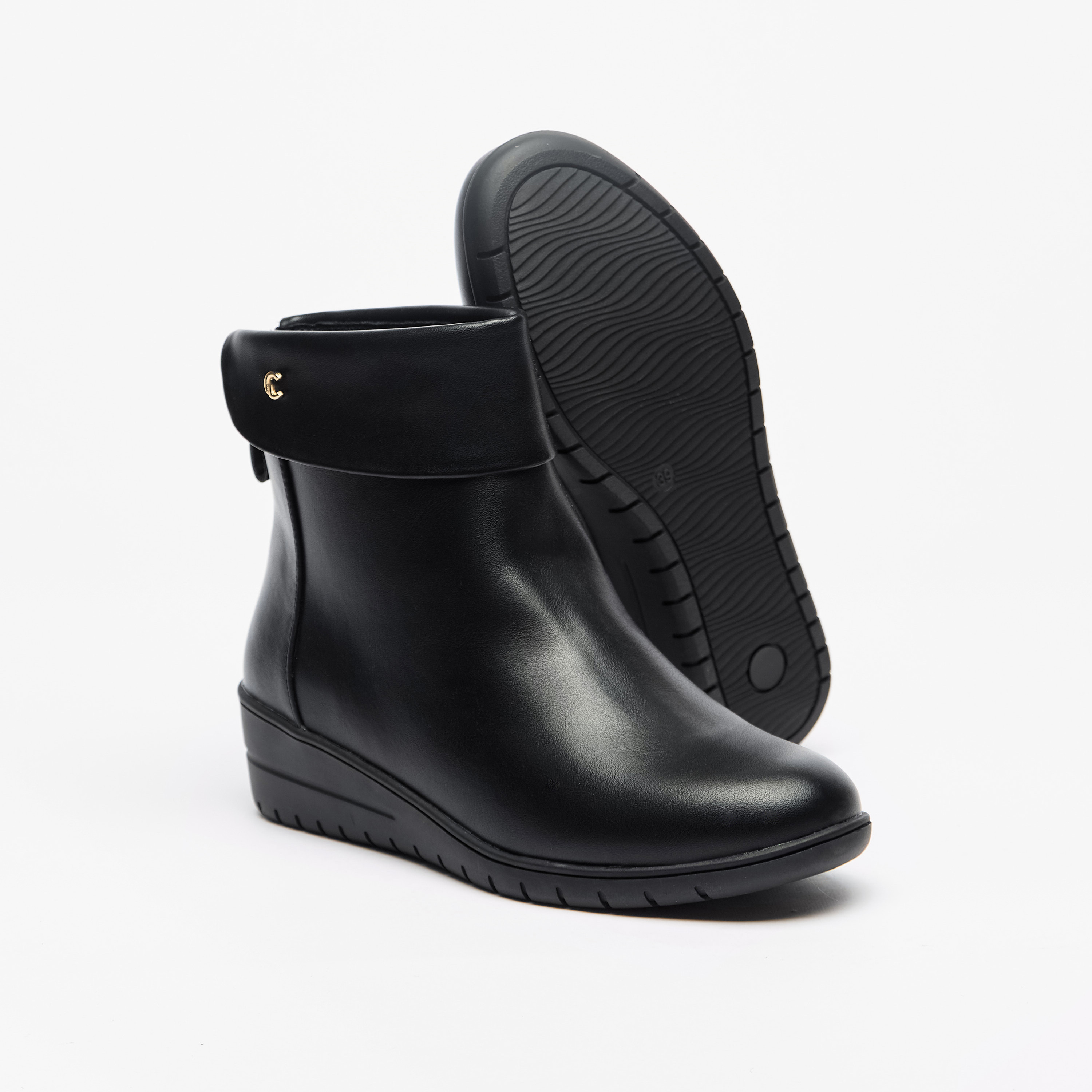 بوت سادة بطول الكاحل وسحاب إغلاق من لو كونفورت-women-shoes-boots-image-4