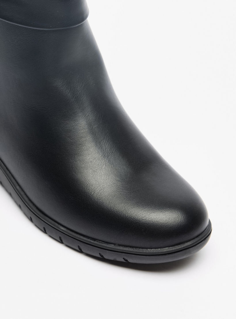 بوت سادة بطول الكاحل وسحاب إغلاق من لو كونفورت-women-shoes-boots-image-5